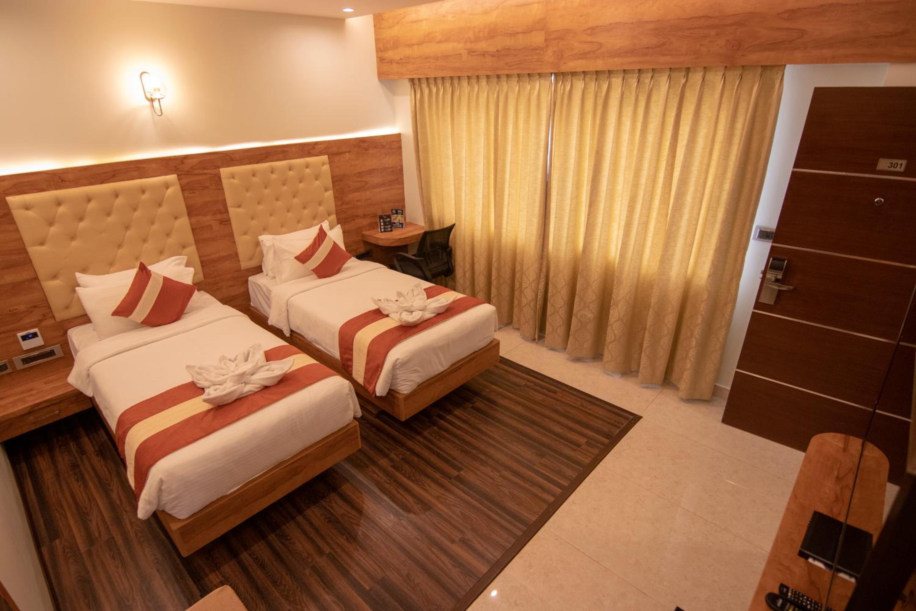 Standard Double or Twin Room with Pool View - Photo 1