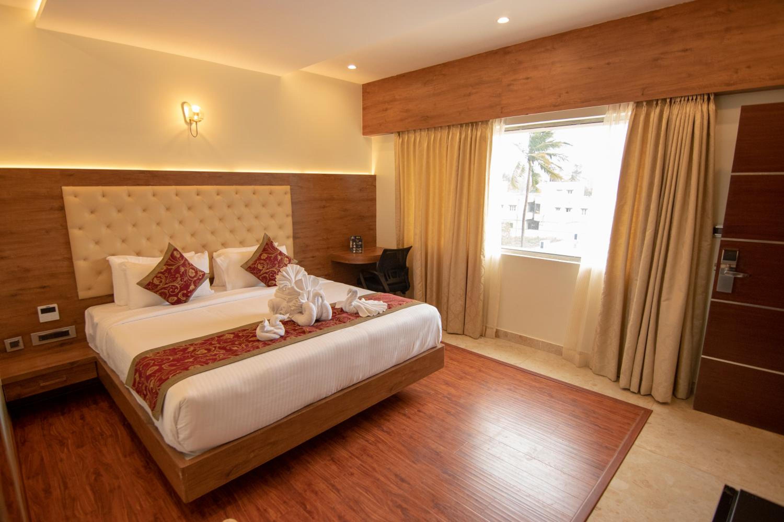 Standard Double or Twin Room with Pool View - Photo 9