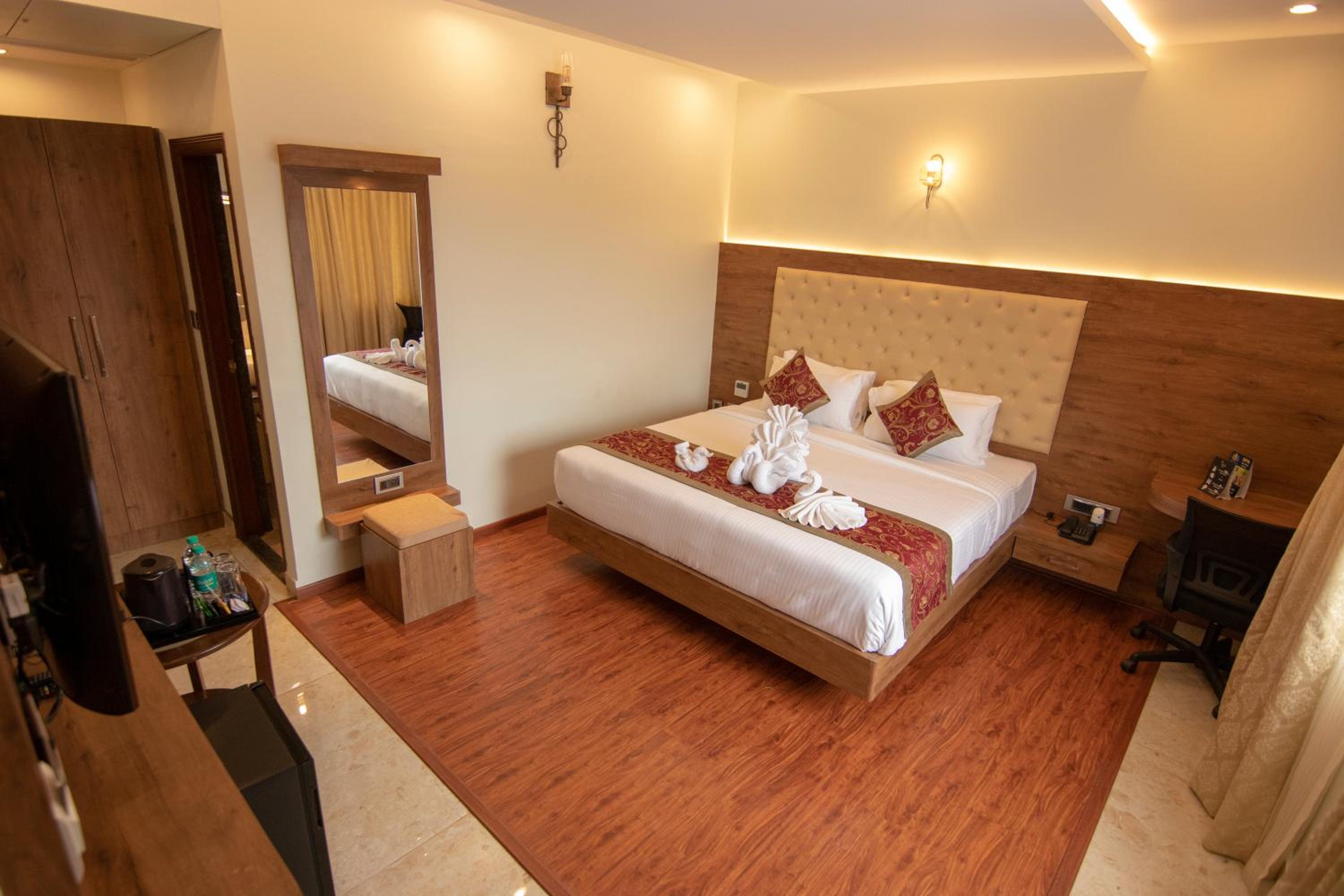 Standard Double or Twin Room with Pool View - Photo 8