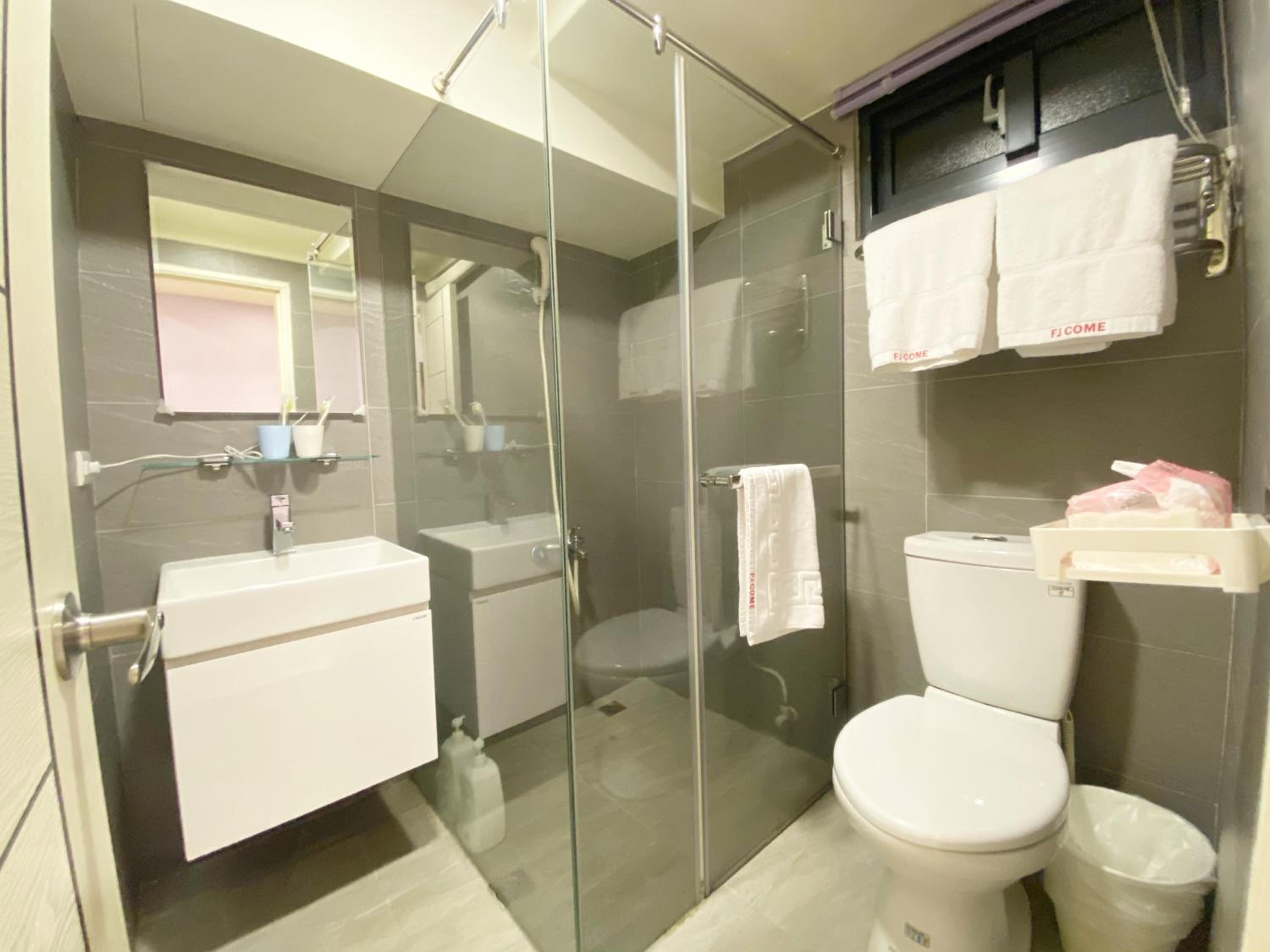 Deluxe Double Room with Shower - Photo 4