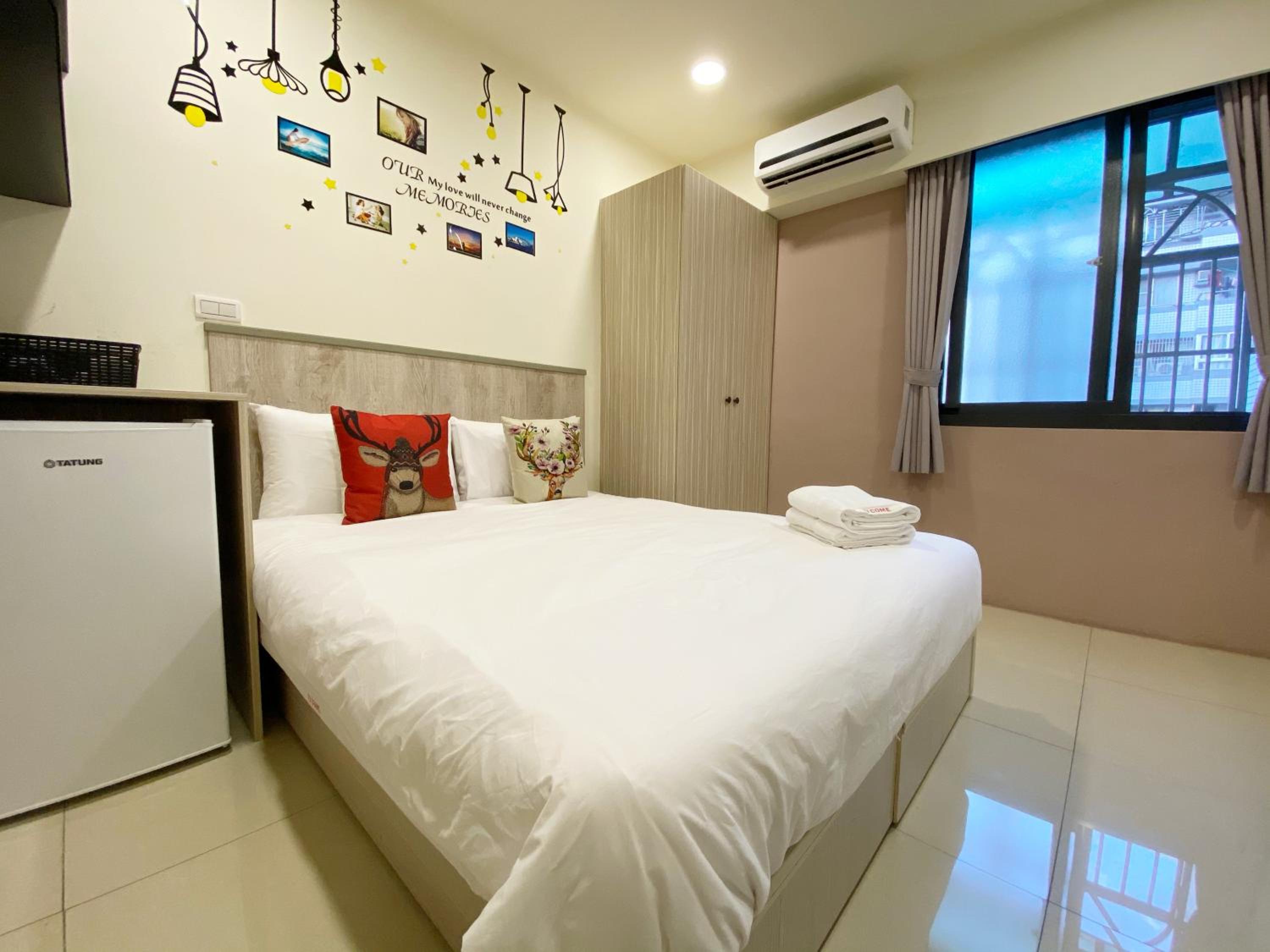 Deluxe Double Room with Shower - Photo 6