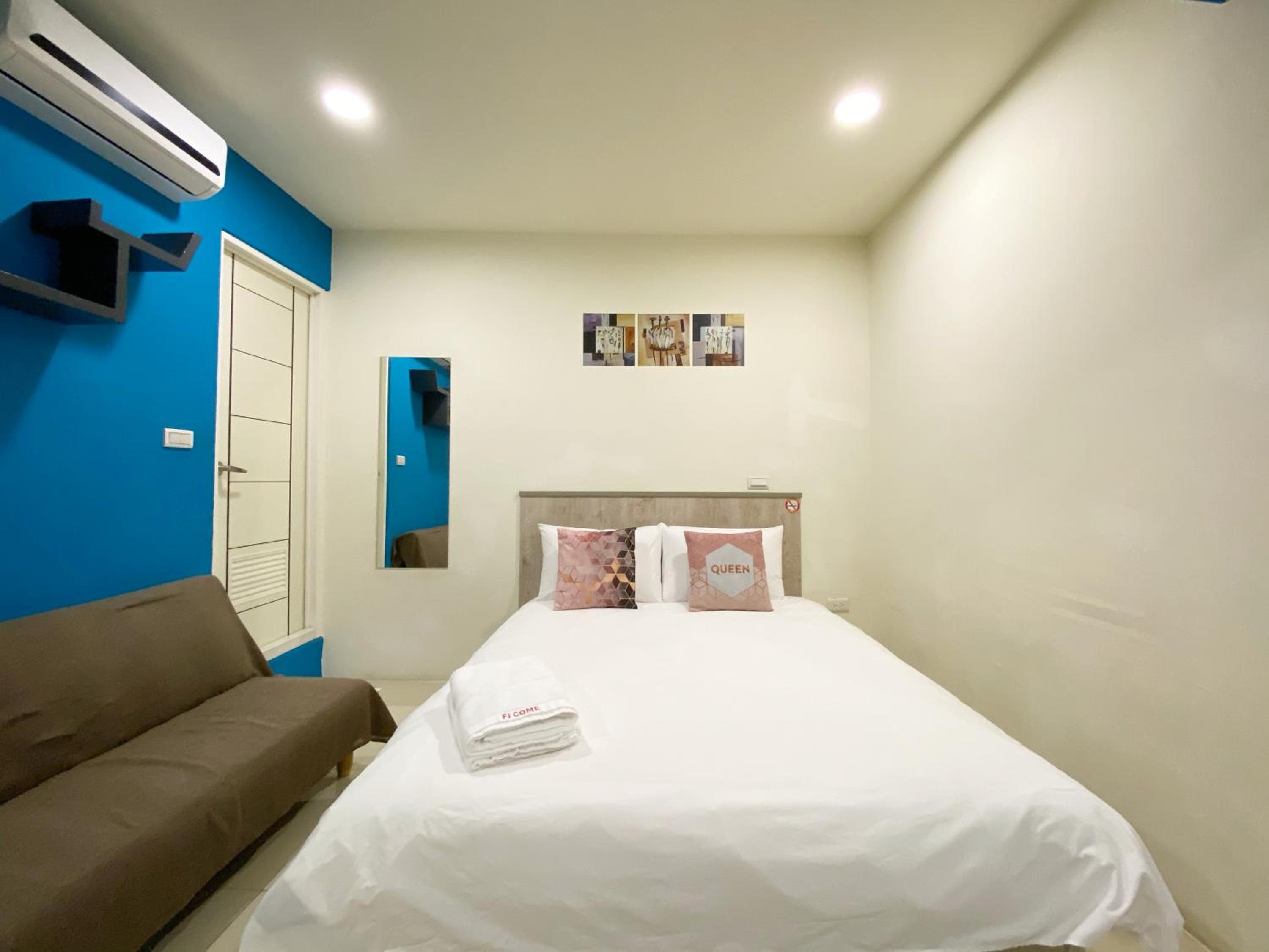 Deluxe Double Room with Shower - Photo 7