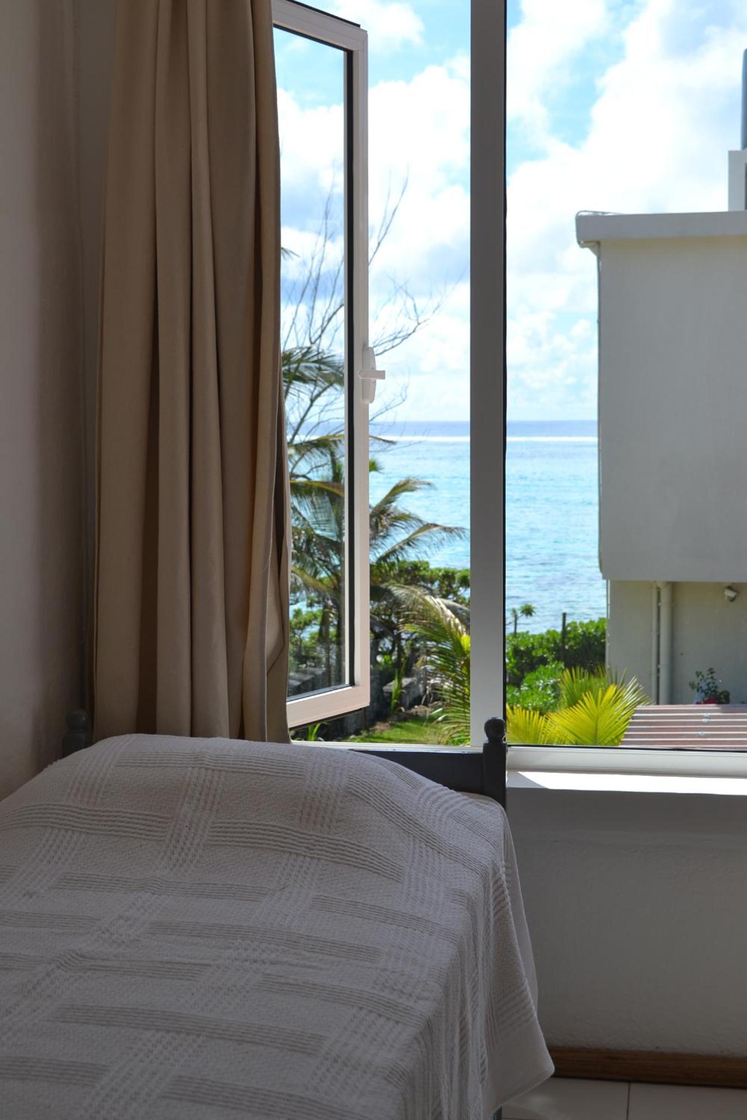 Three-Bedroom Villa with Sea View photo 2