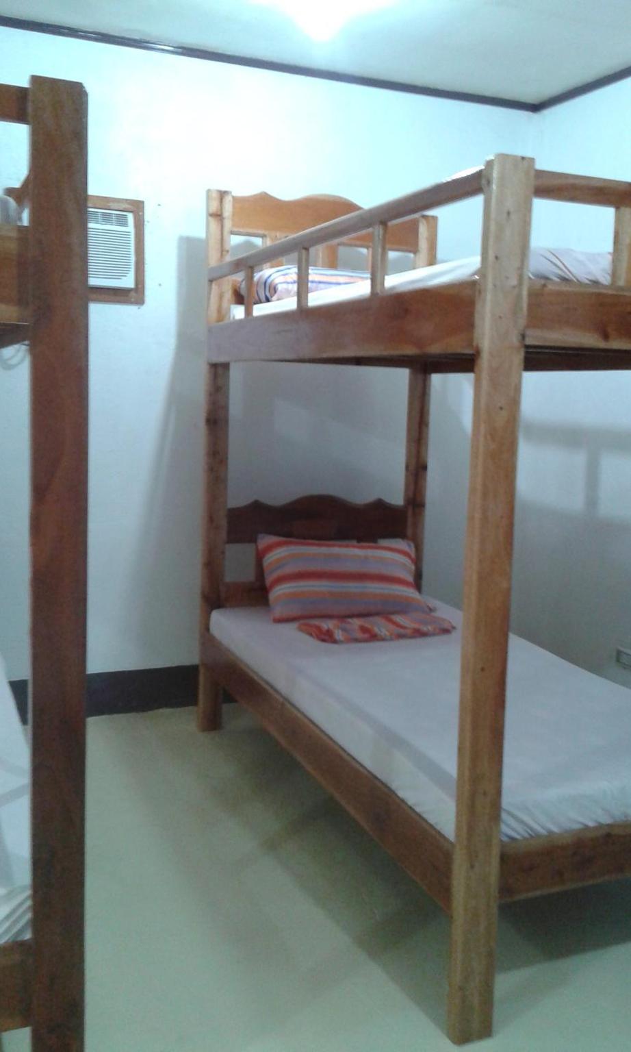 Economy Quadruple Room - Photo 1