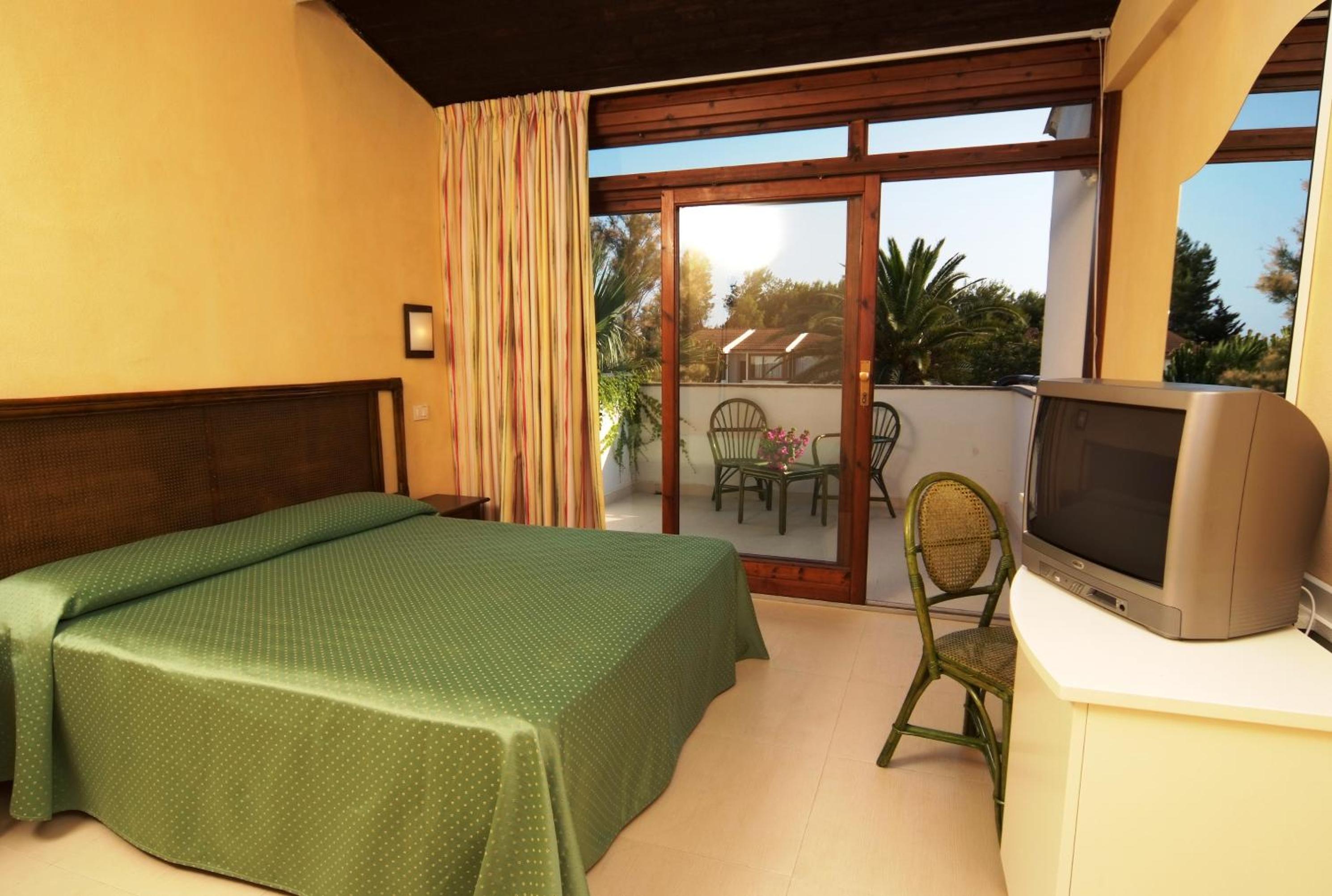 Family Room with Balcony photo 1