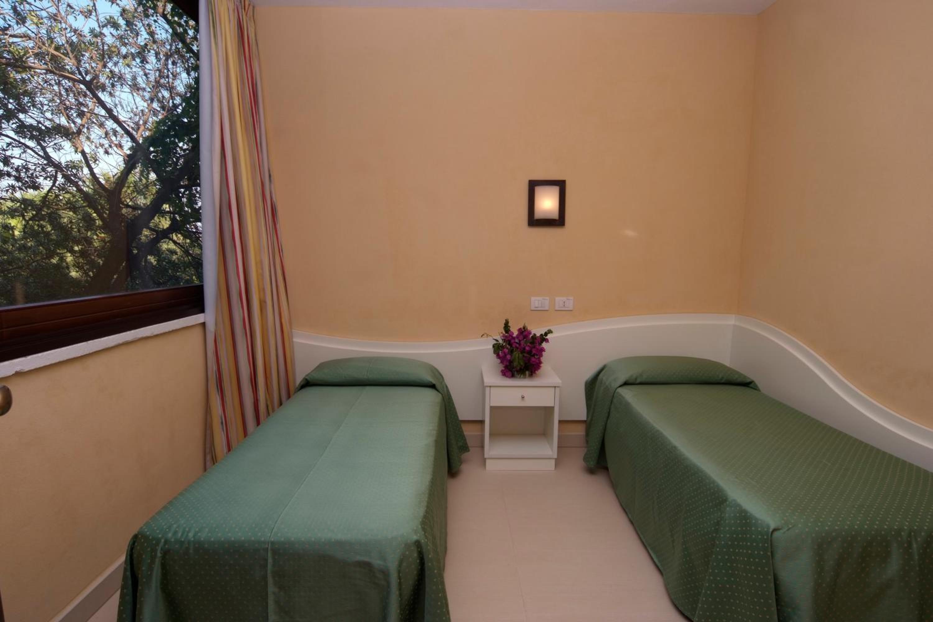 Family Room with Balcony photo 2