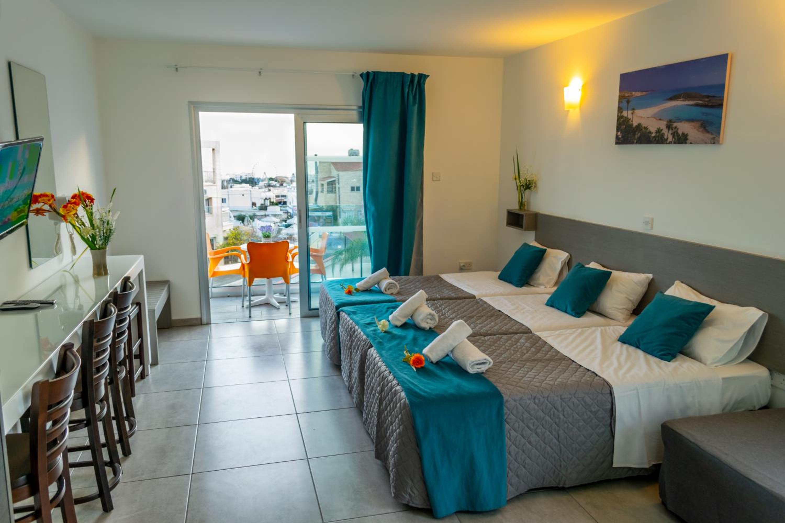 Superior Triple Room photo 3