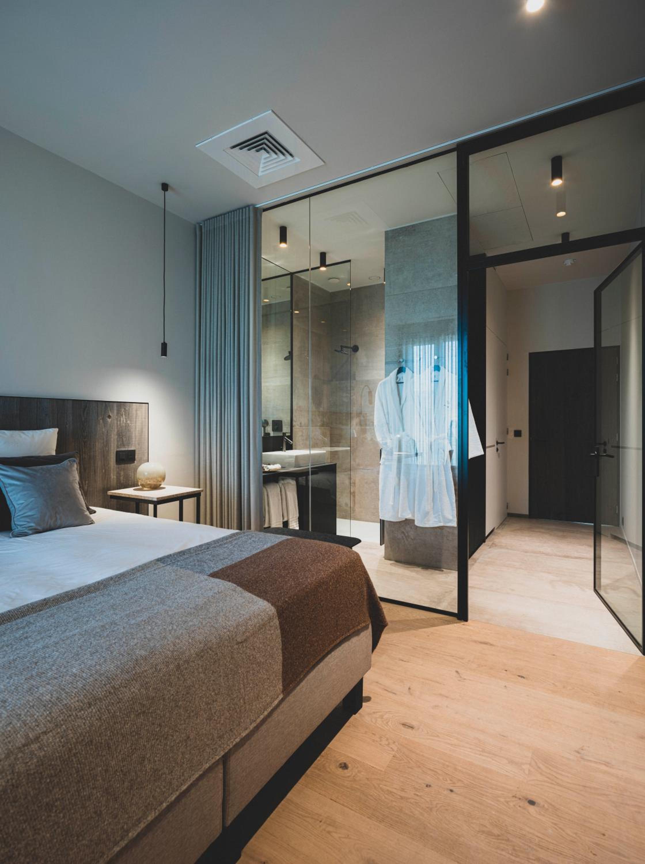 Deluxe King Room With Wellness Access photo 3