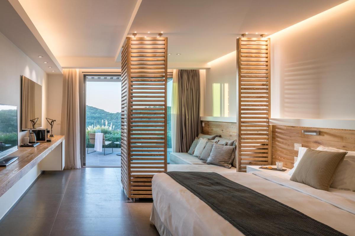 Junior Suite with Sea View - Photo 2