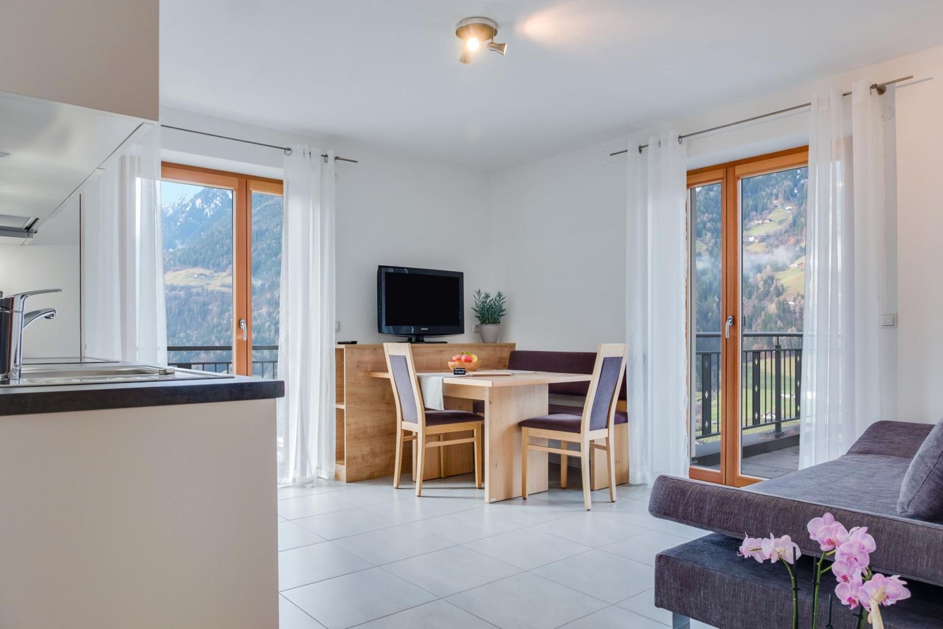Superior One-Bedroom Apartment with Balcony photo 1