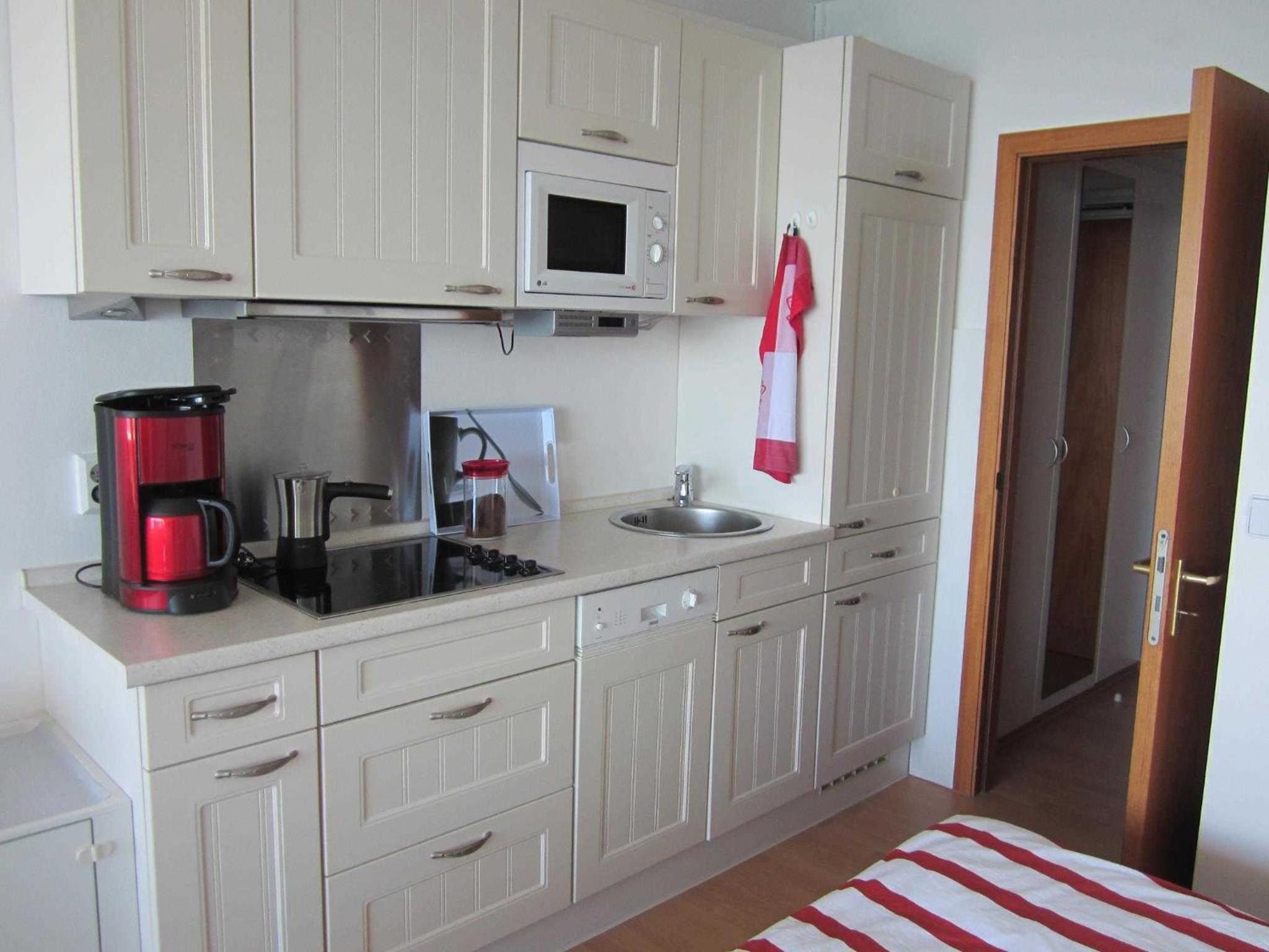 Studio Apartment with Balcony photo 3