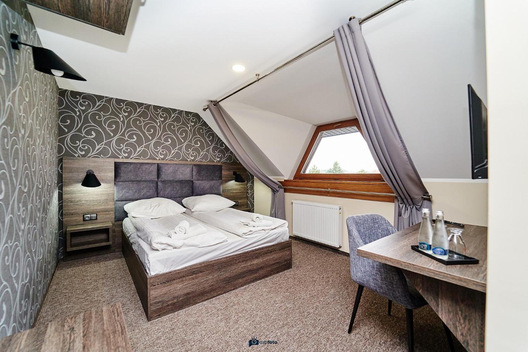 Standard Double or Twin Room - Photo 7