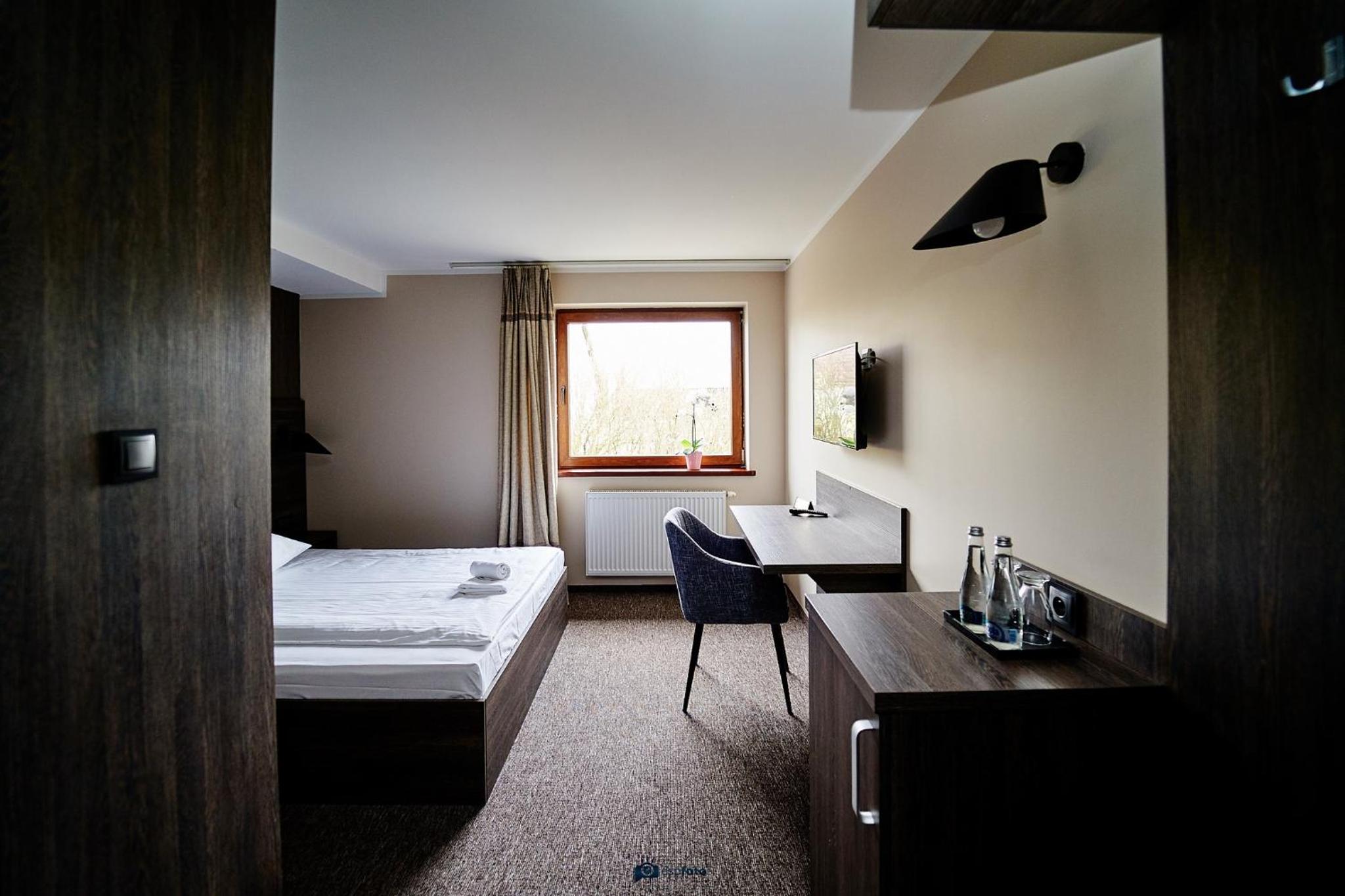 Standard Double or Twin Room - Photo 5