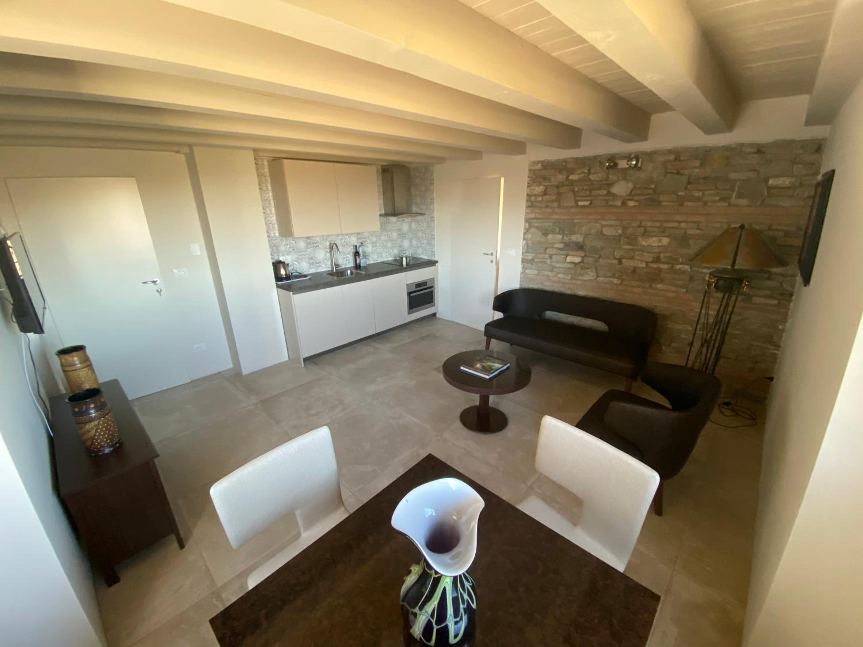 Deluxe Apartment photo 2