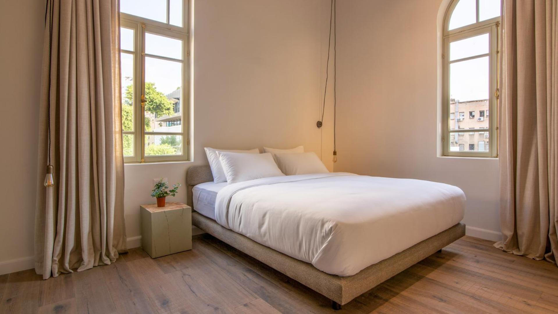 Deluxe King Room photo 2