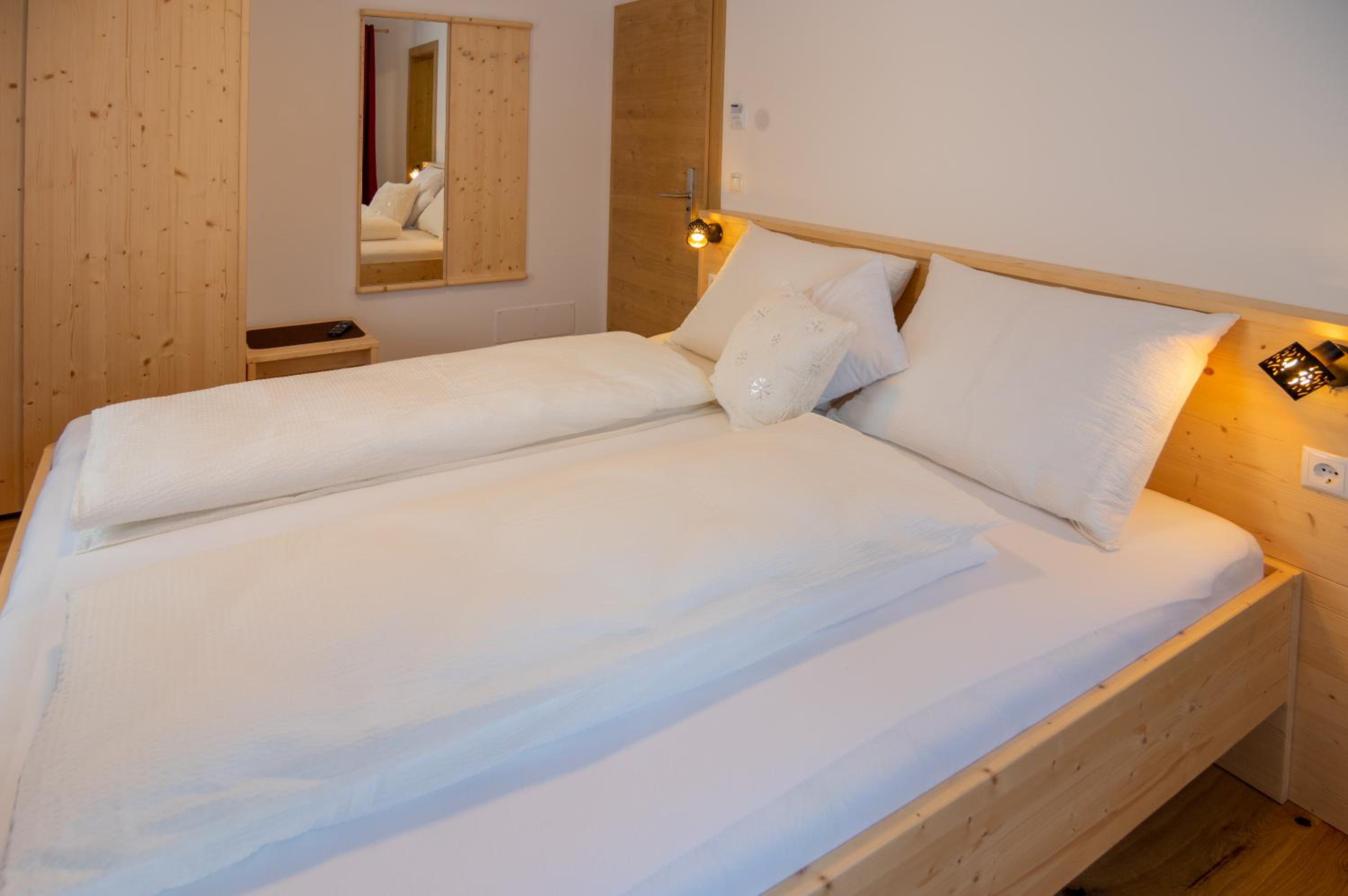 Double or Twin Room with Mountain View photo 3