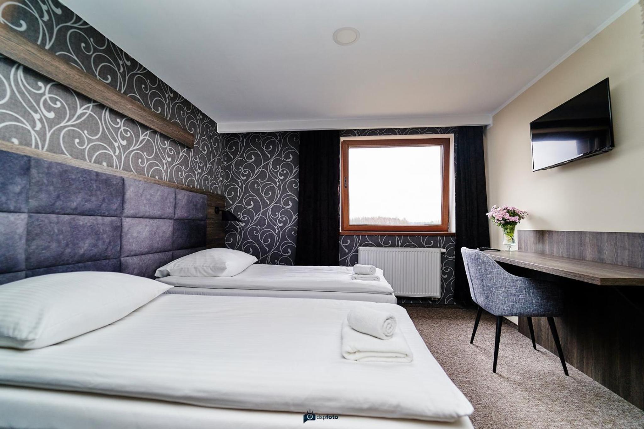 Standard Double or Twin Room - Photo 9