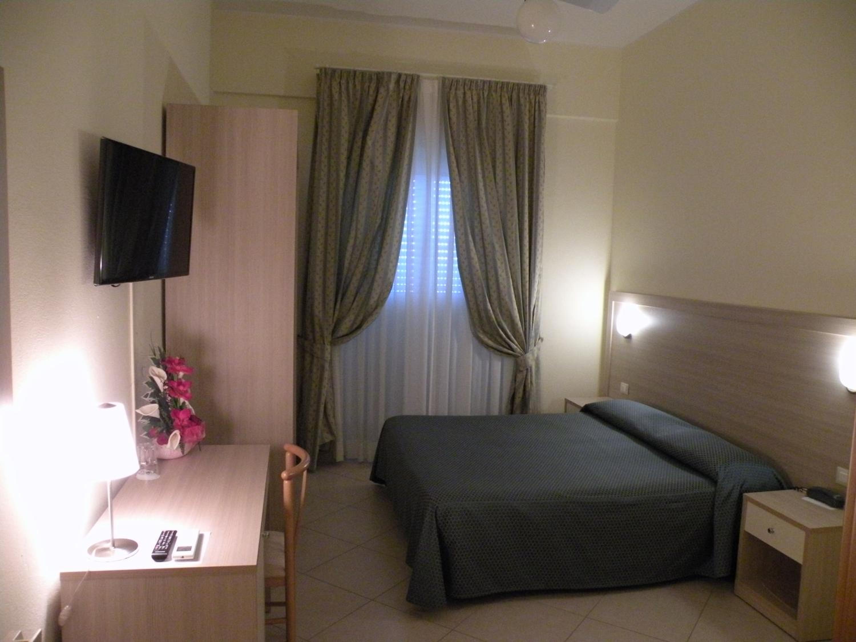 Double or Twin Room with Sea View photo 2