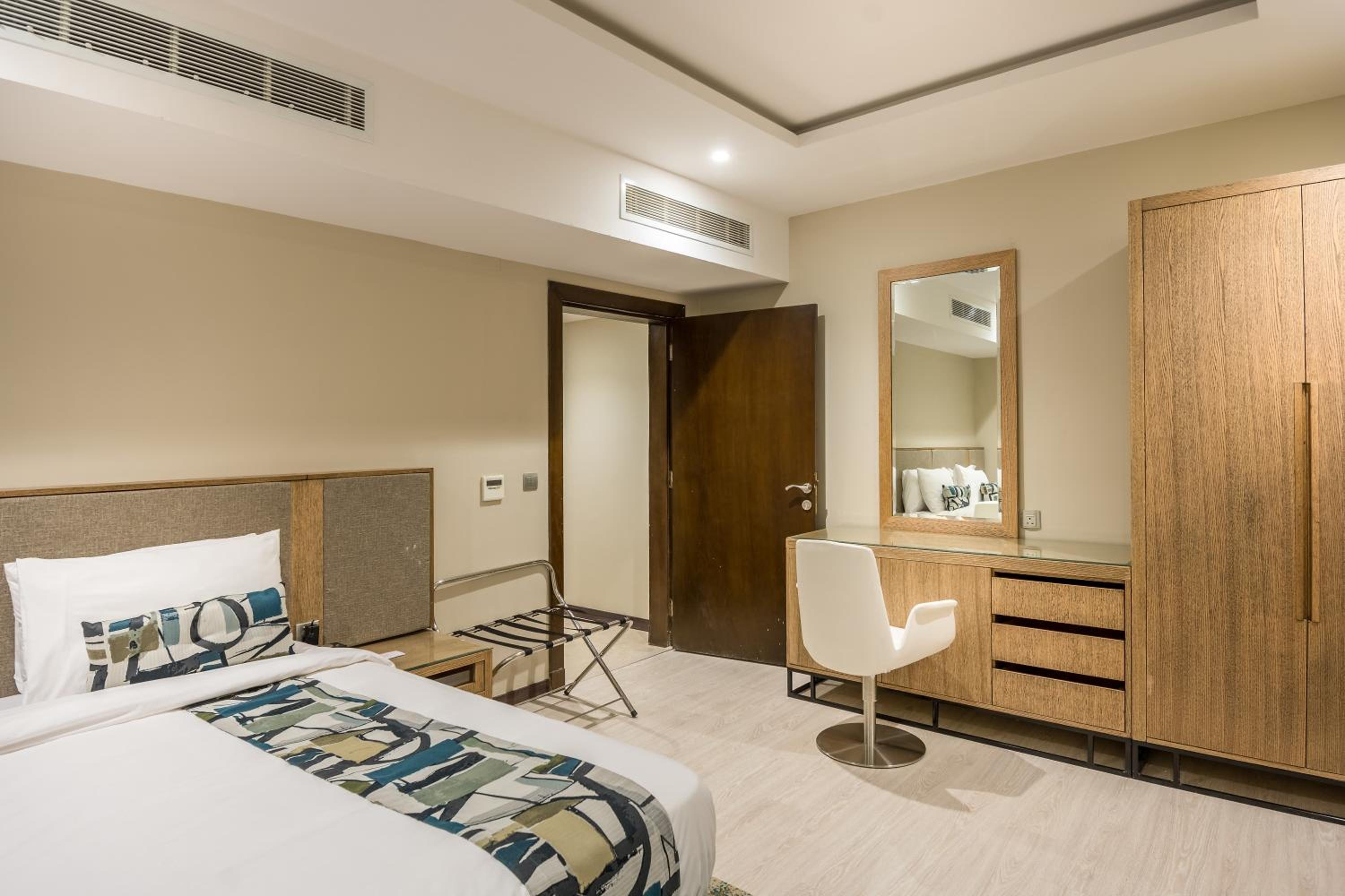 Deluxe Suite - Photo 10