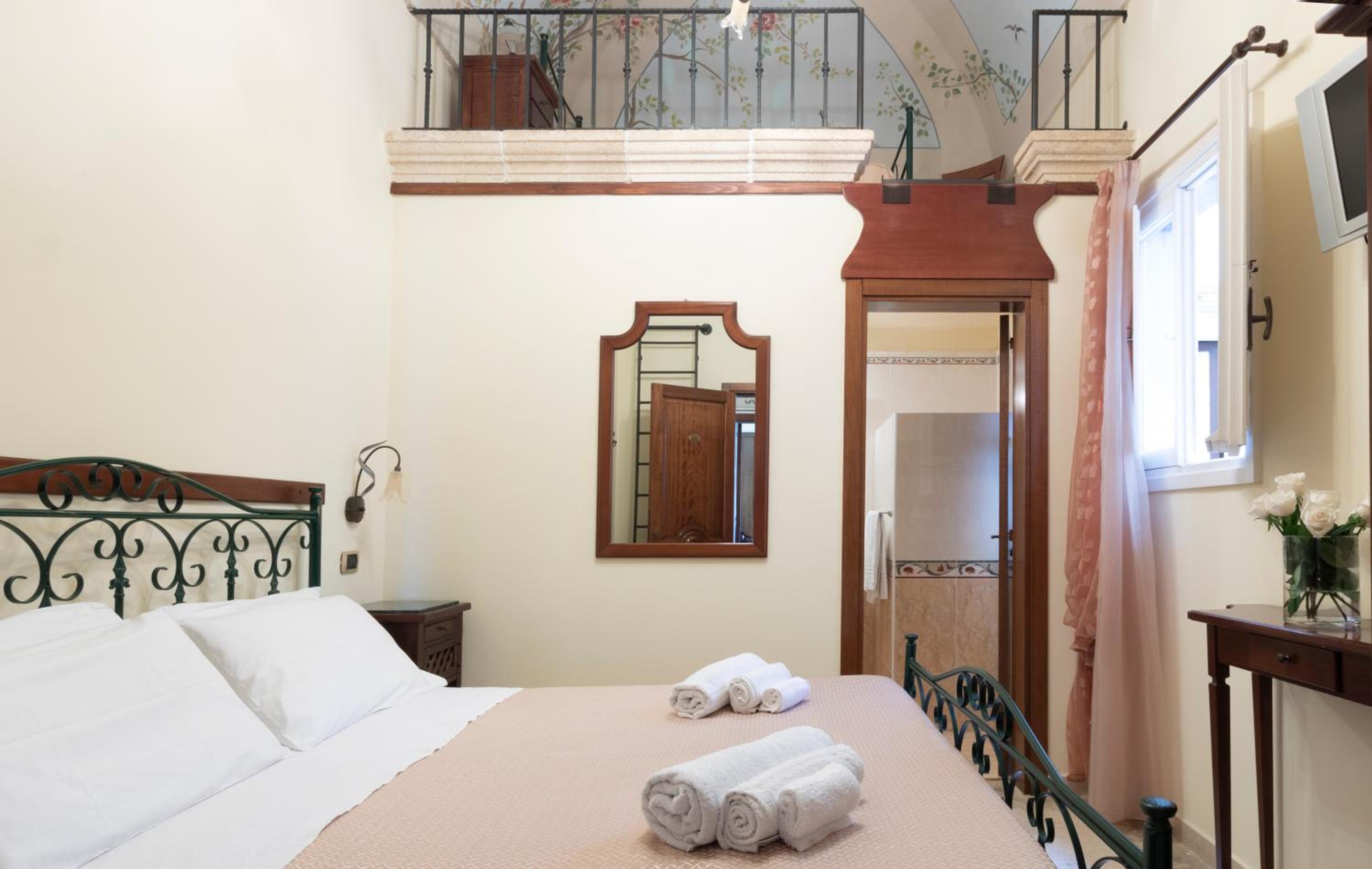 Economy Double Room - Photo 15