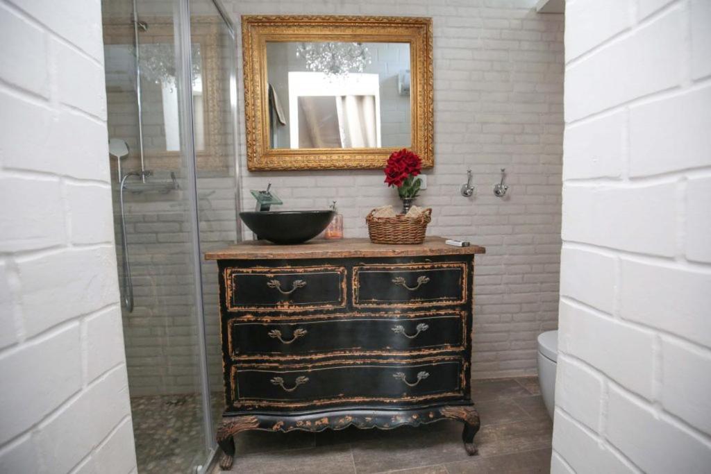 Deluxe Double Room with Bath photo 3