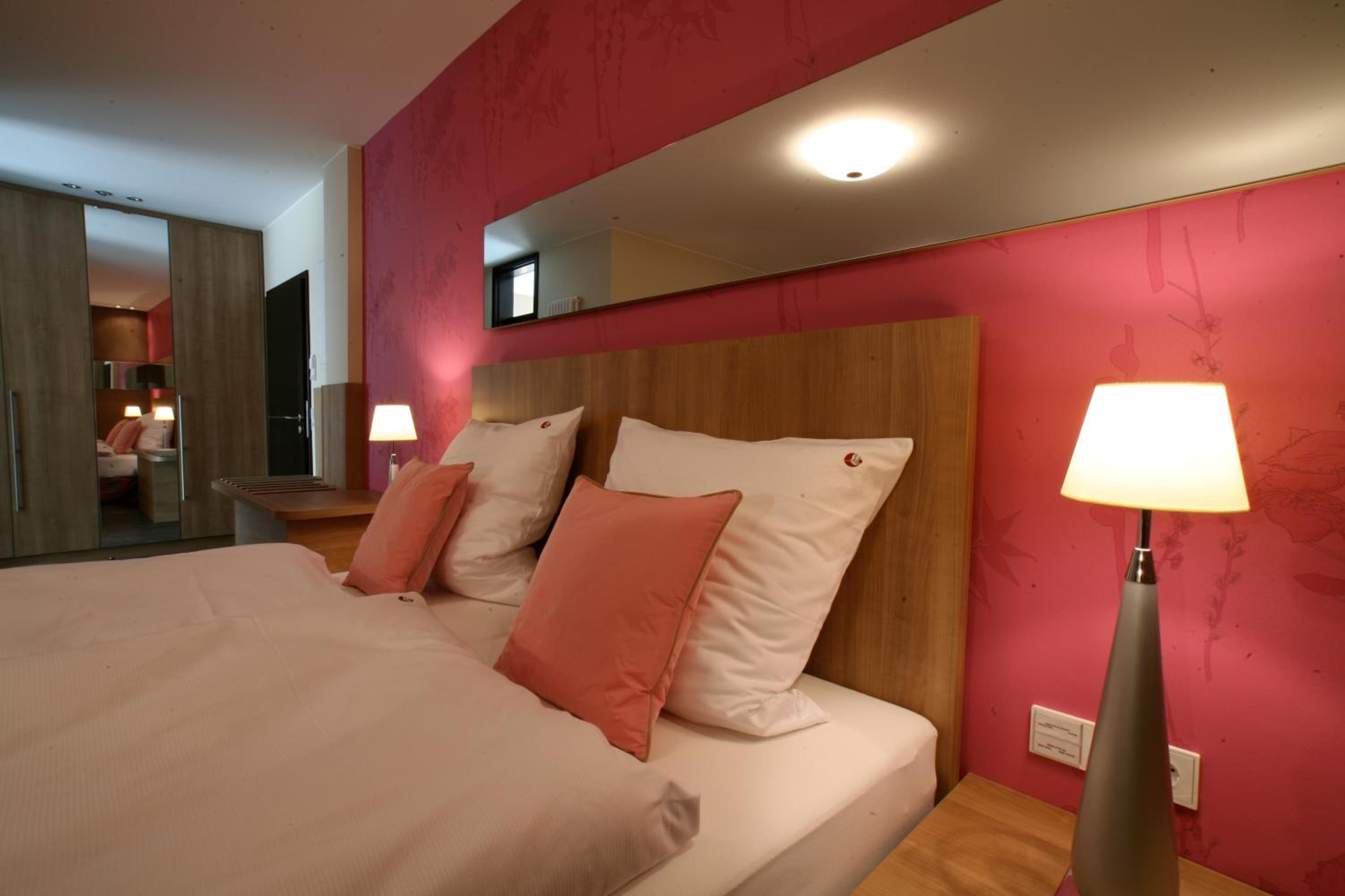 Double Room with Balcony - Photo 4