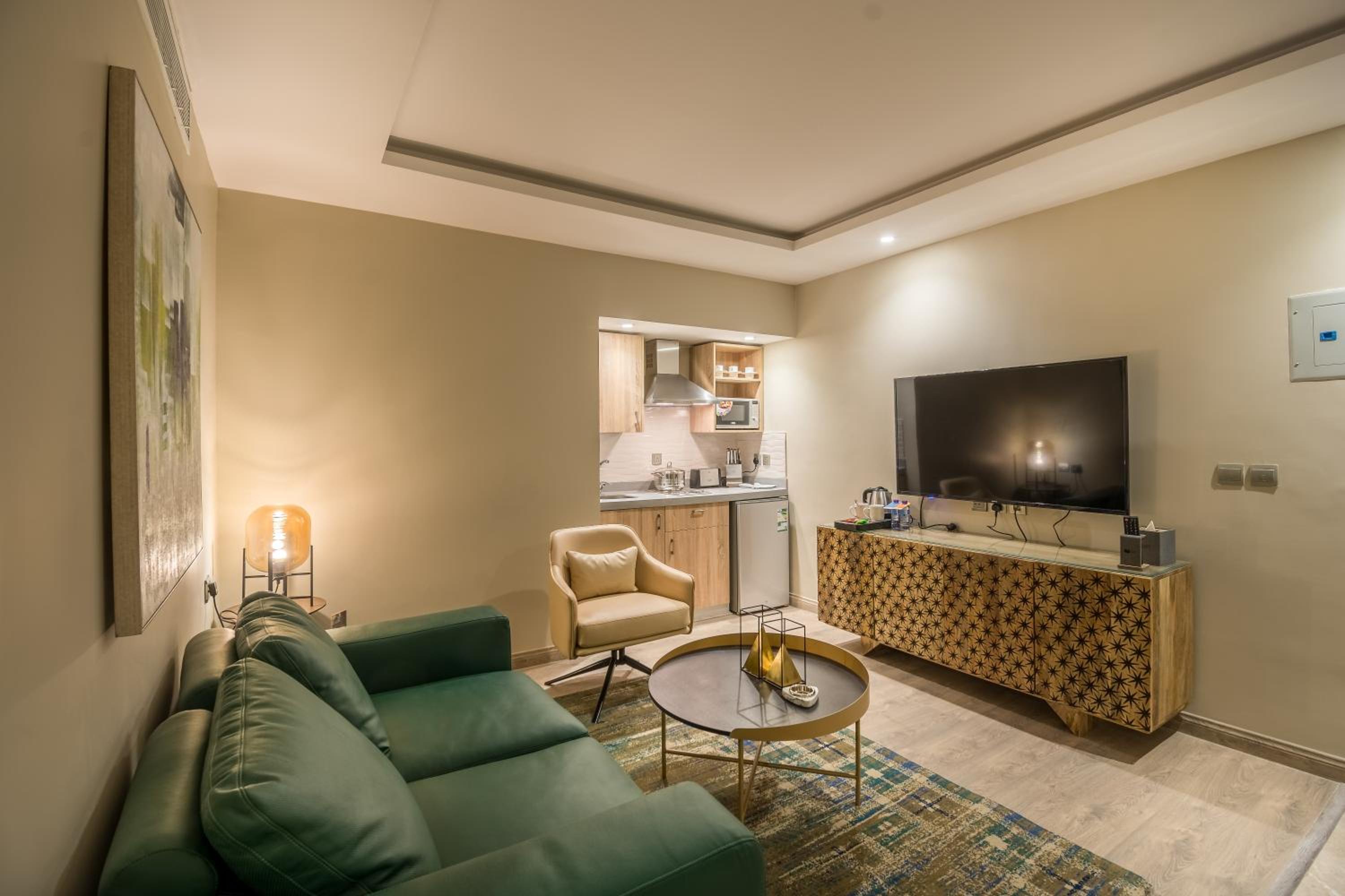 Deluxe Suite - Photo 8