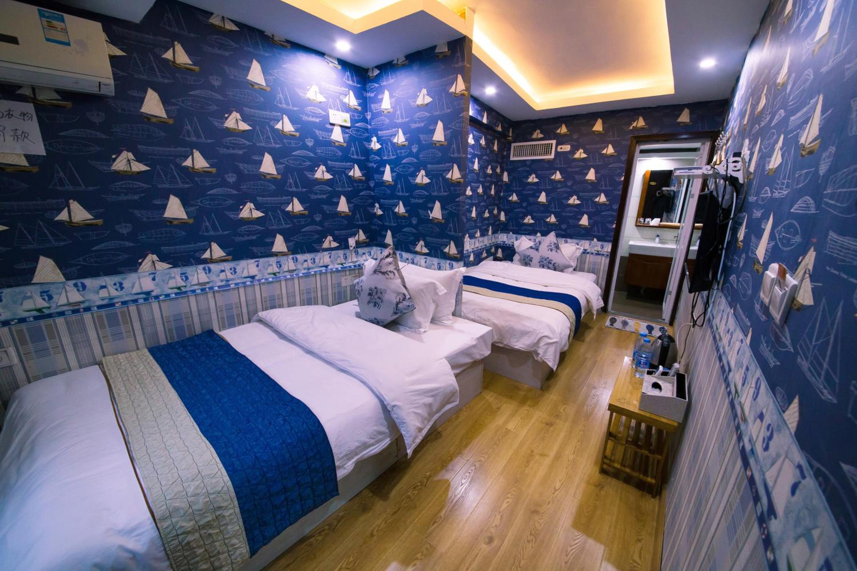 Twin Room with Bathroom photo 1