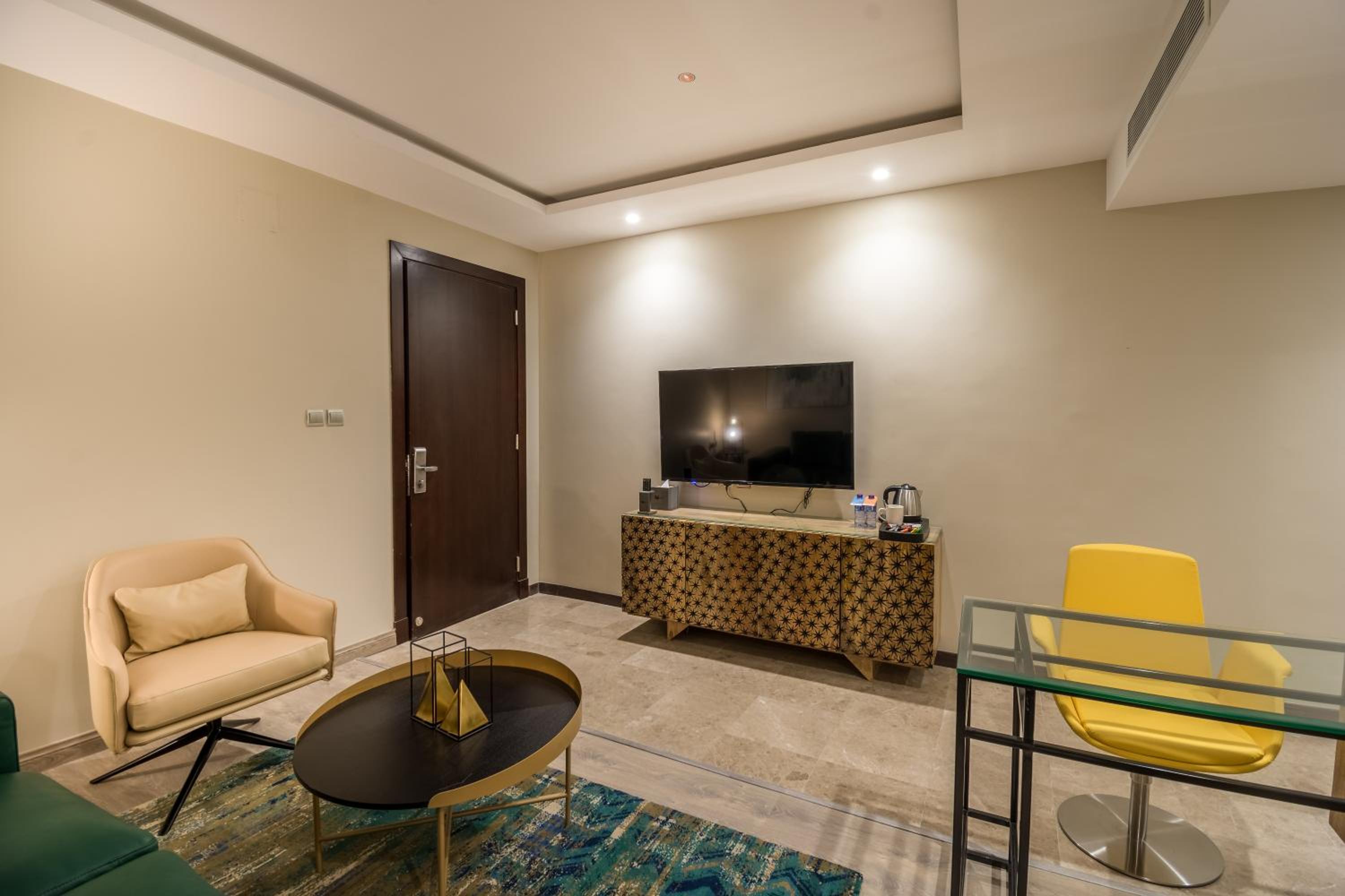 Deluxe Suite - Photo 5