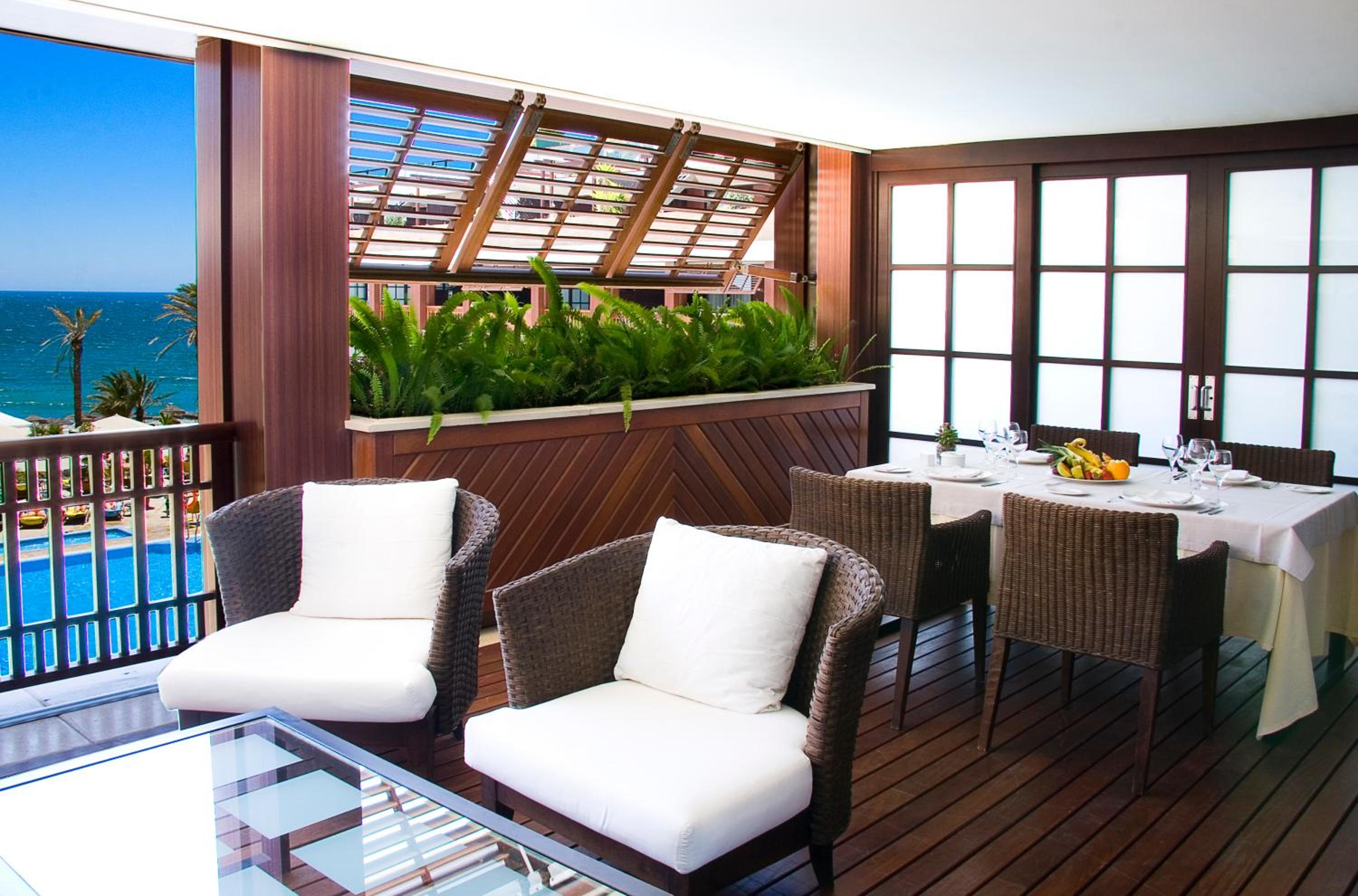 Superior Junior Suite with View thumbnail 6