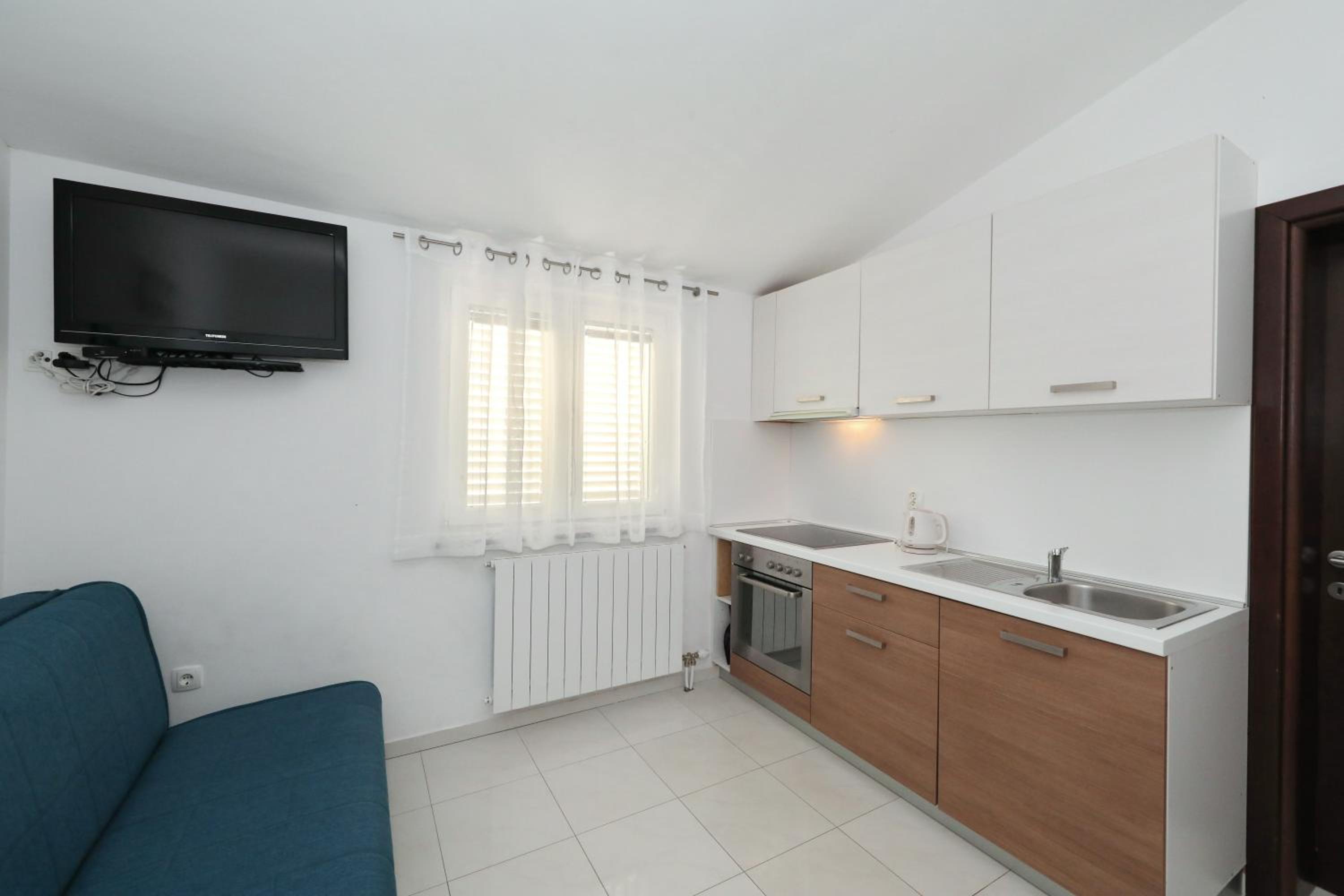 One-Bedroom Apartment photo 2