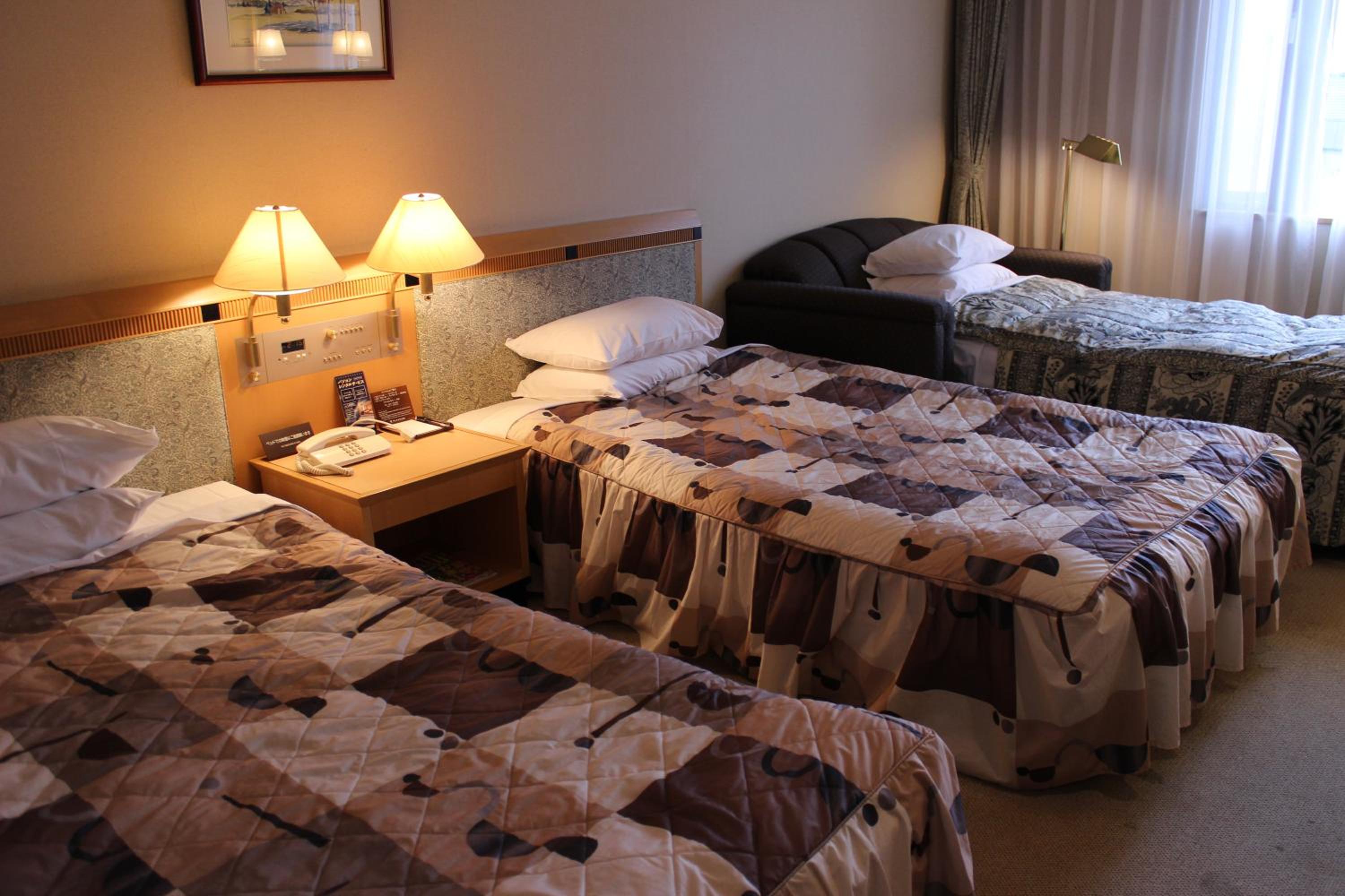 Twin Room with Sofa Bed - Non-Smoking photo 3