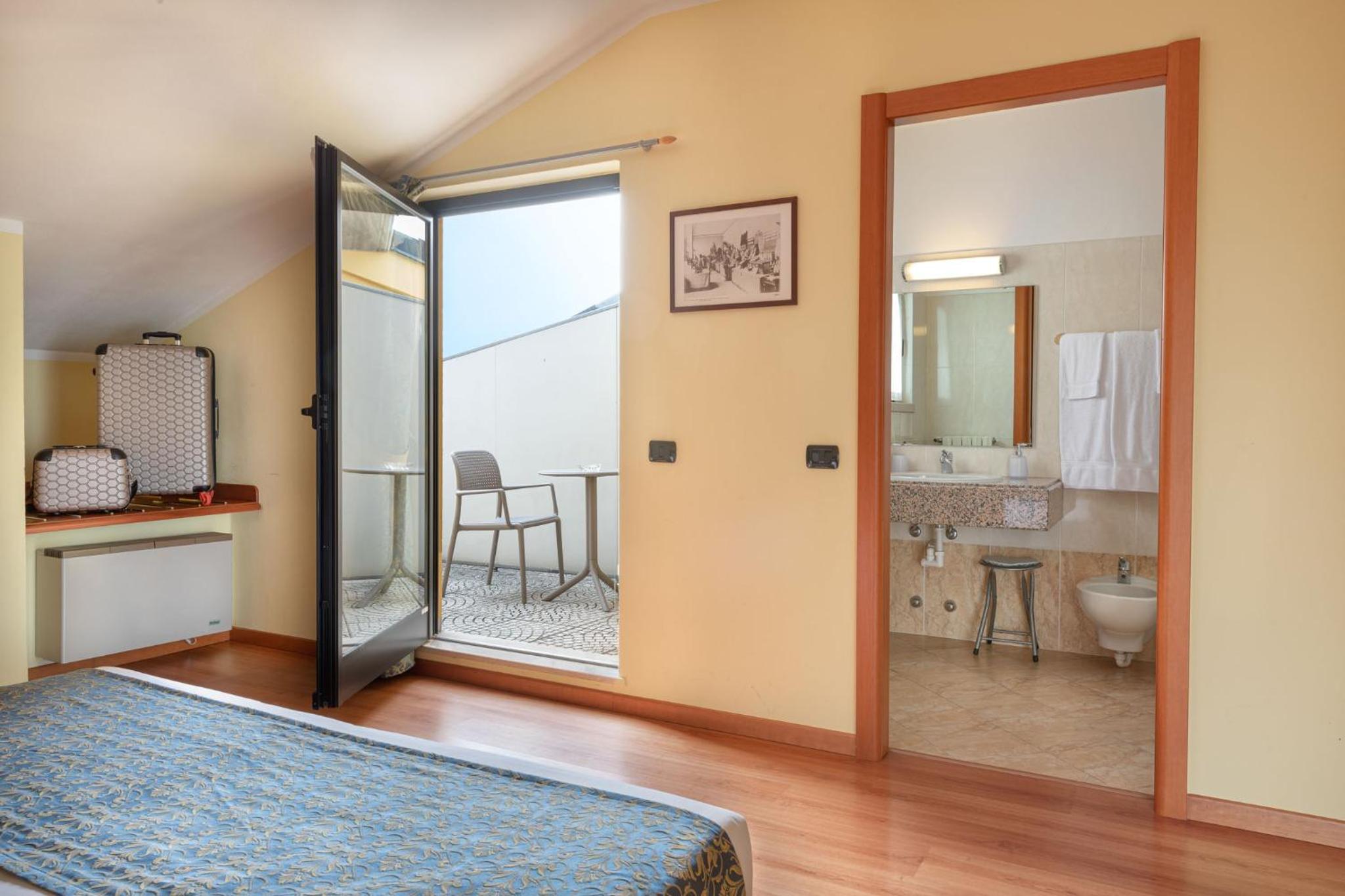 Double Room with Balcony photo 2