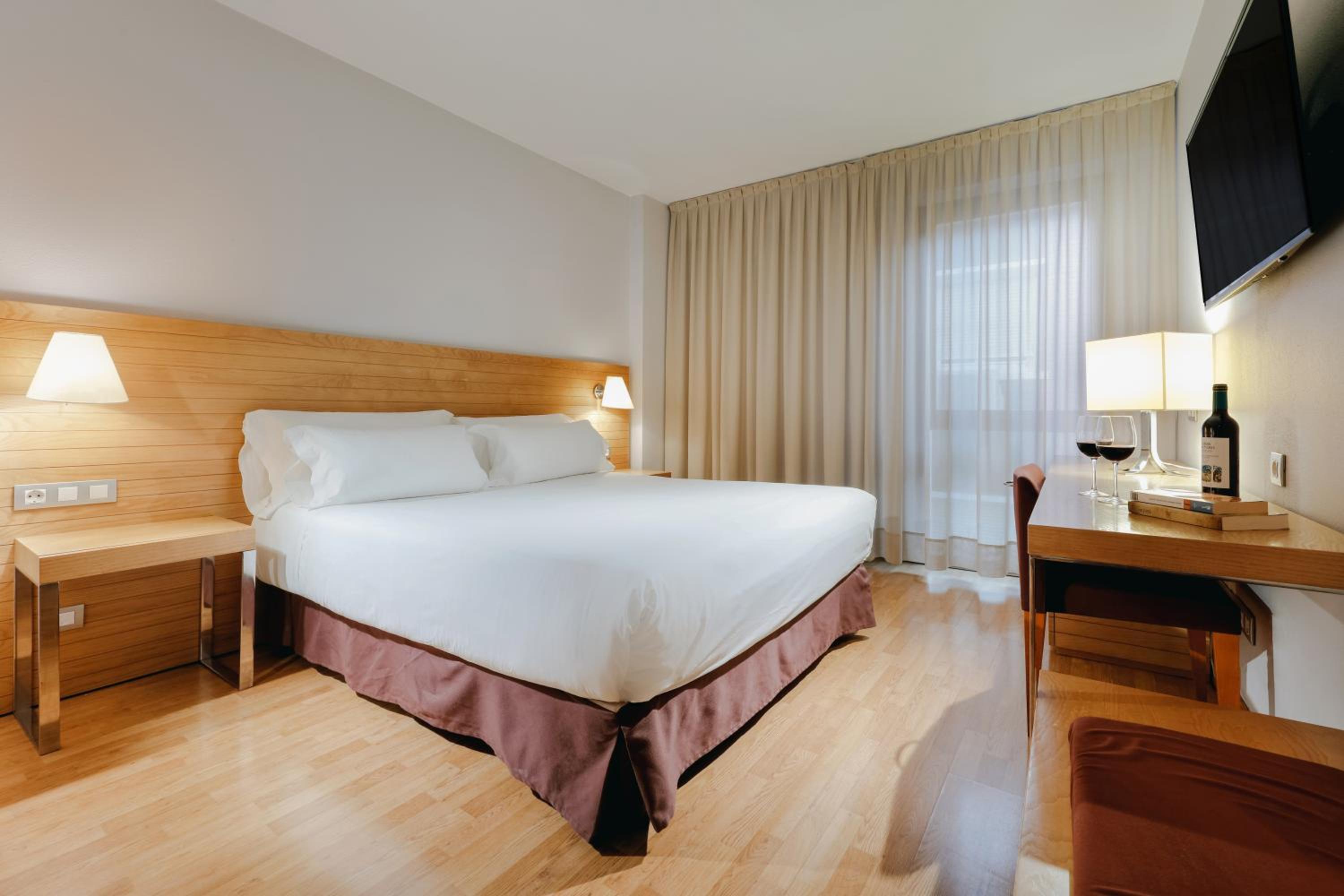 Standard Double or Twin Room - Photo 1