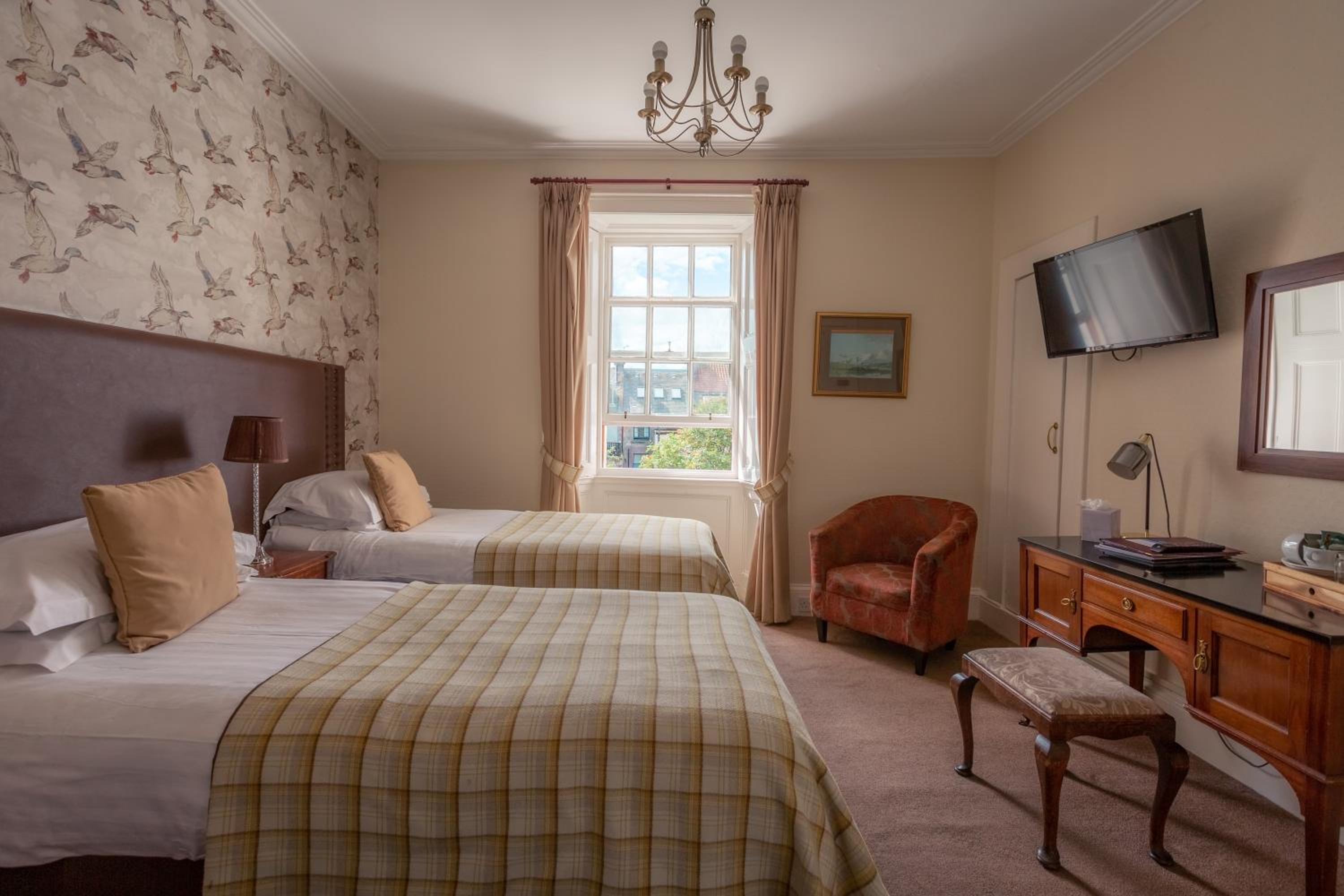 Standard Twin Room - Photo 2