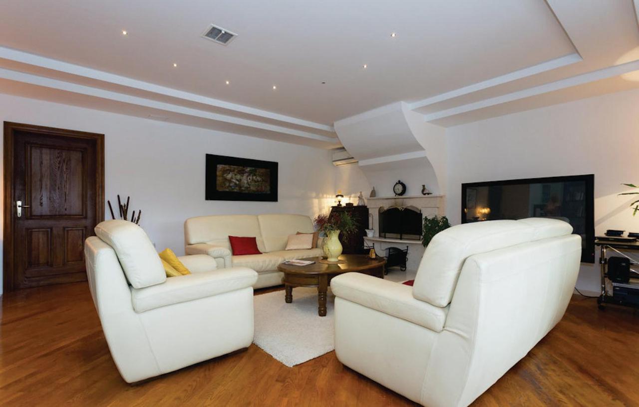 Four-Bedroom Villa with Sea View photo 1