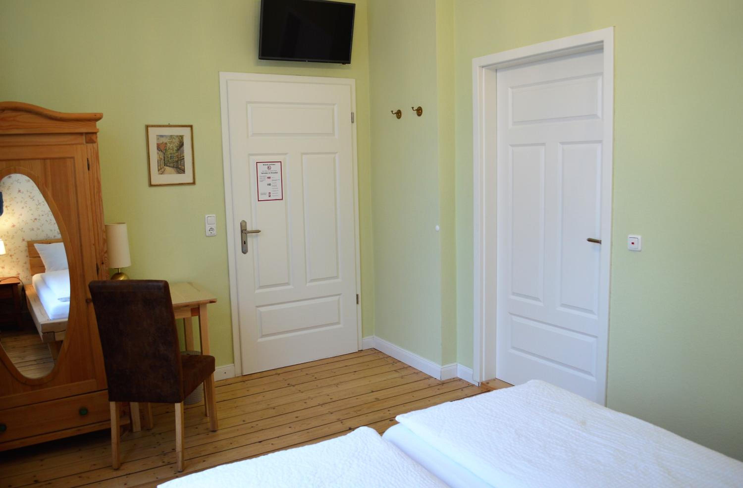 Double Room with Private Bathroom photo 3