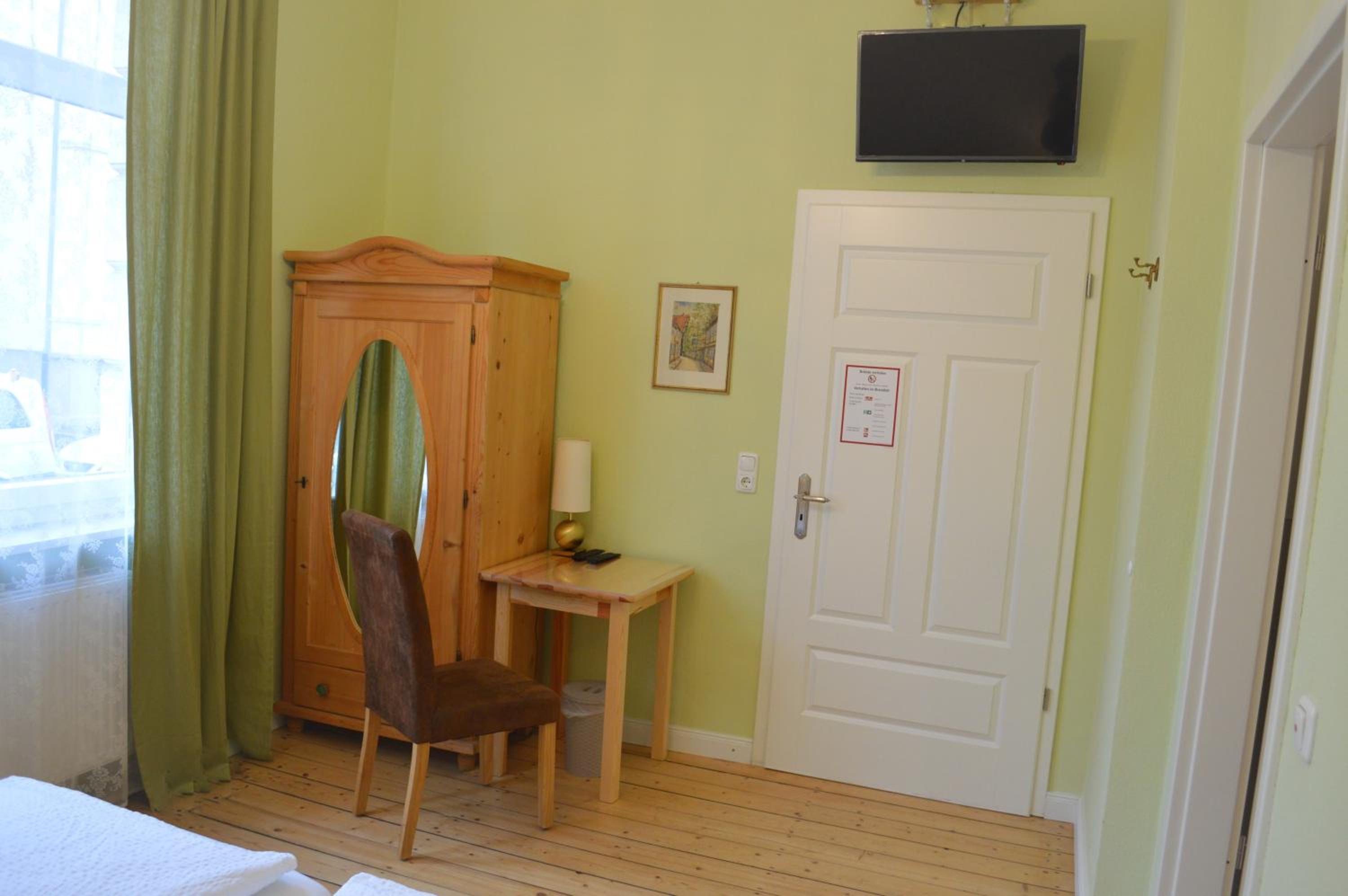 Double Room with Private Bathroom photo 2