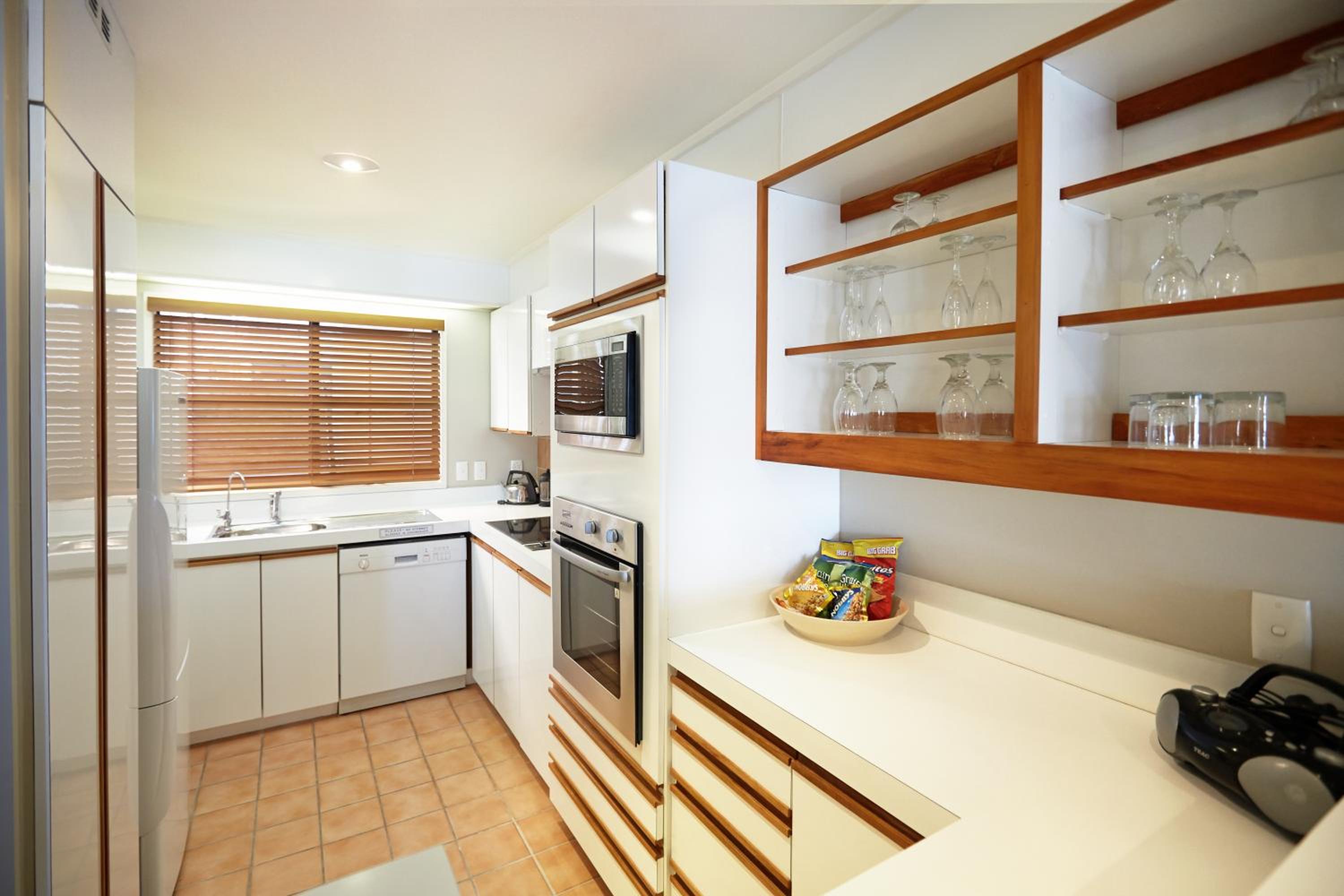 Two-Bedroom Apartment with Sea View - Photo 5