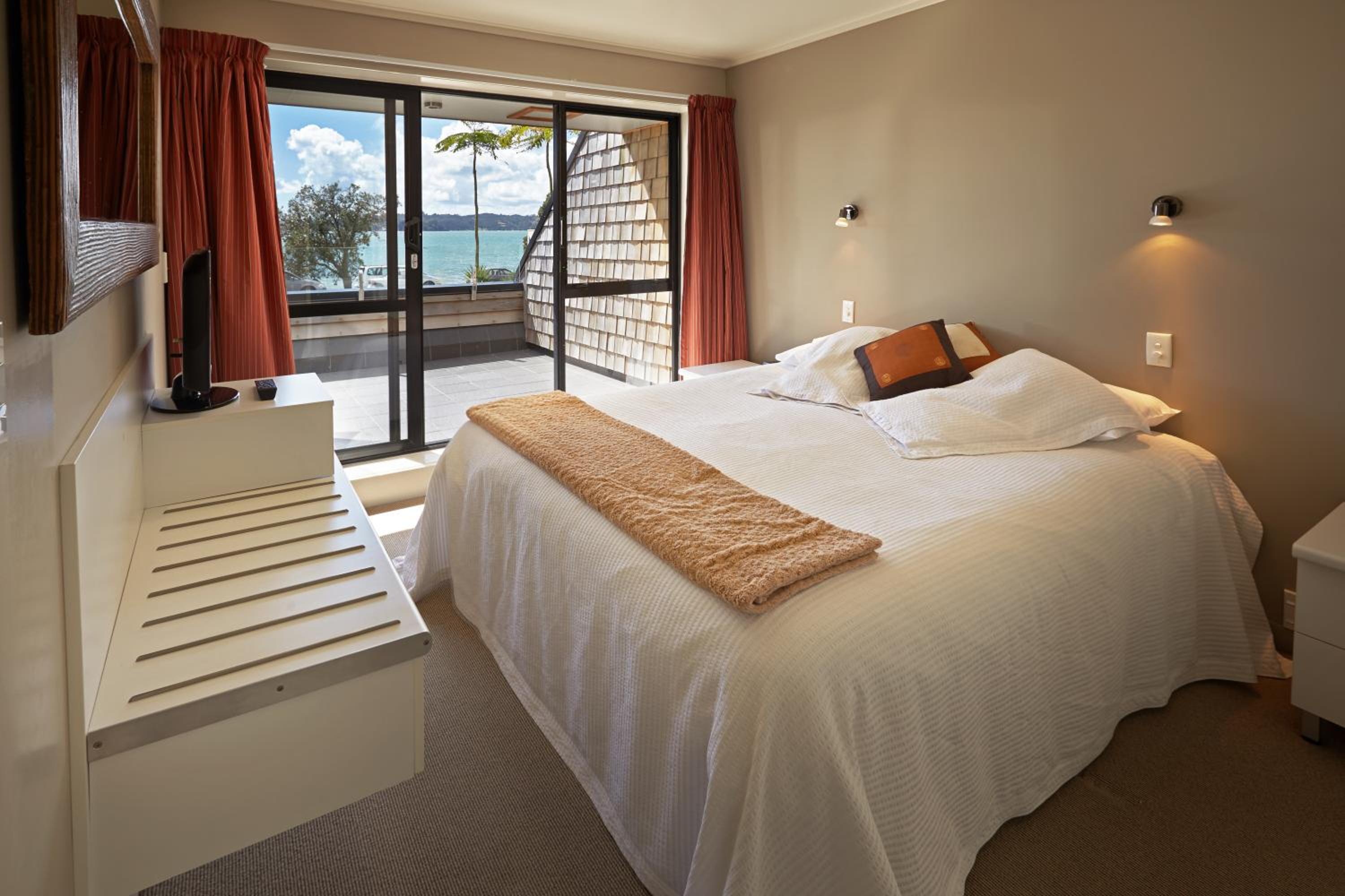 Two-Bedroom Apartment with Sea View - Photo 3