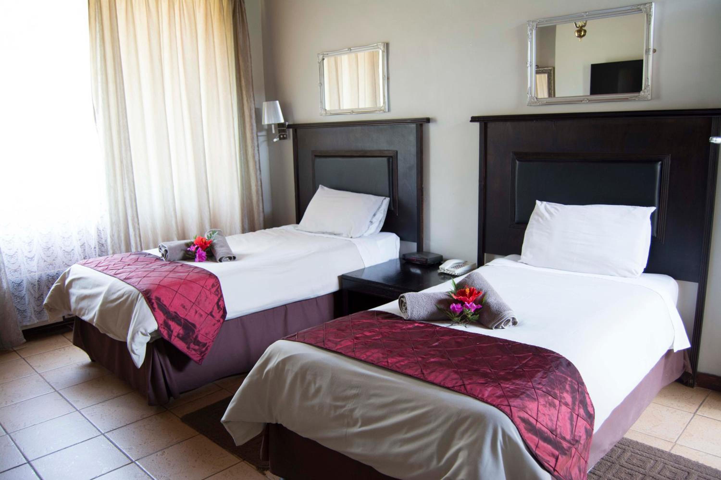 Budget Twin Room - Photo 7