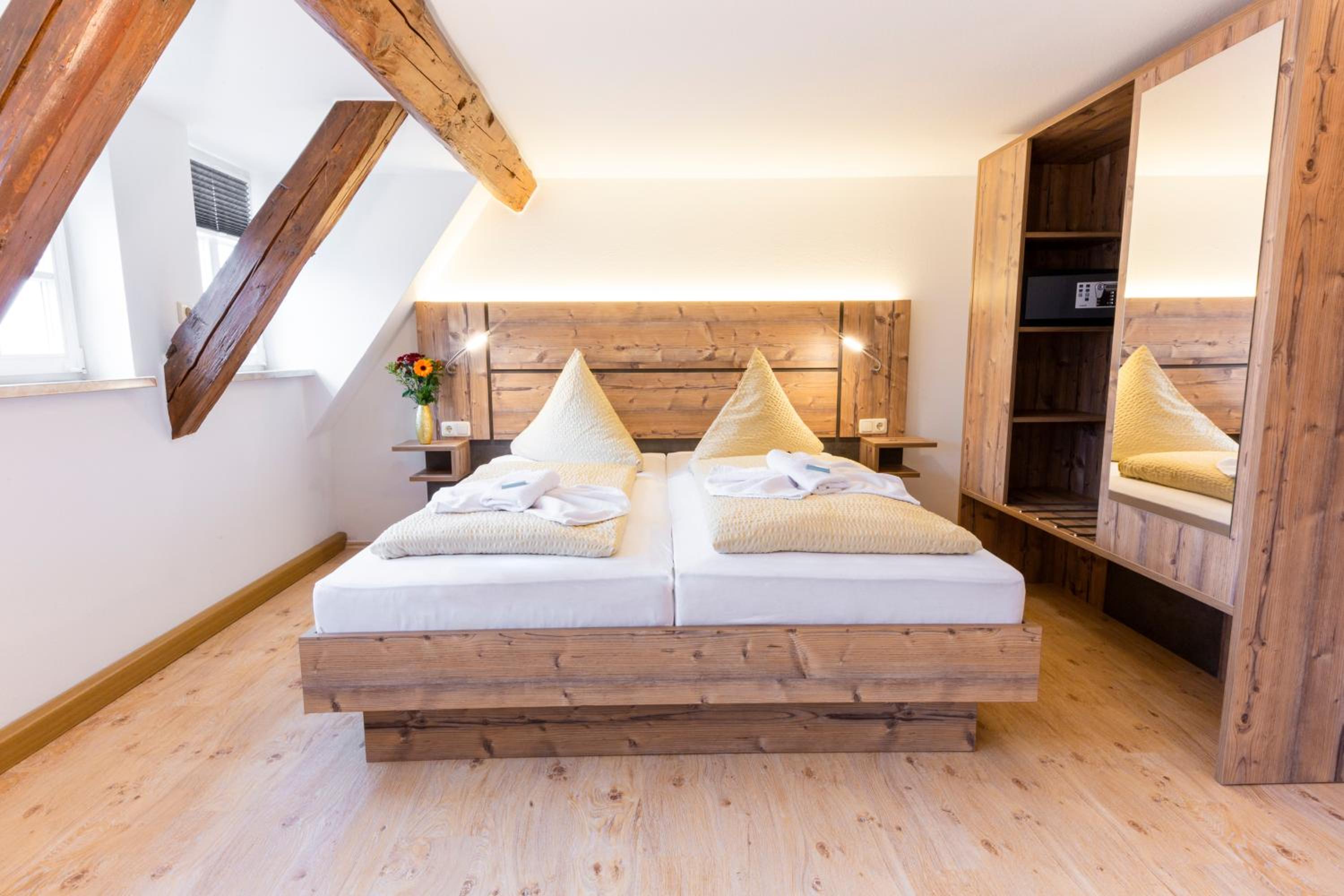 Large Double Room photo 1