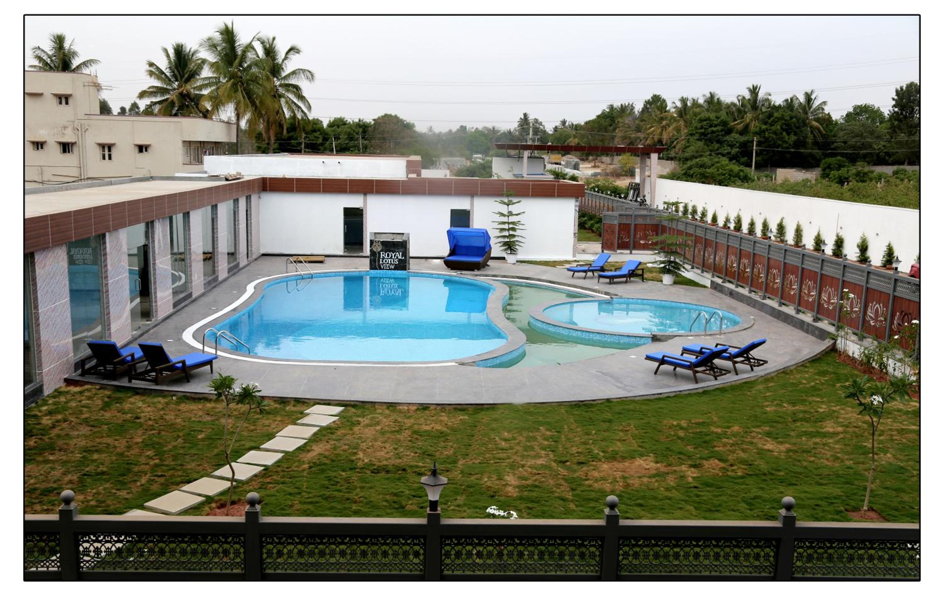 Standard Double or Twin Room with Pool View - Photo 4