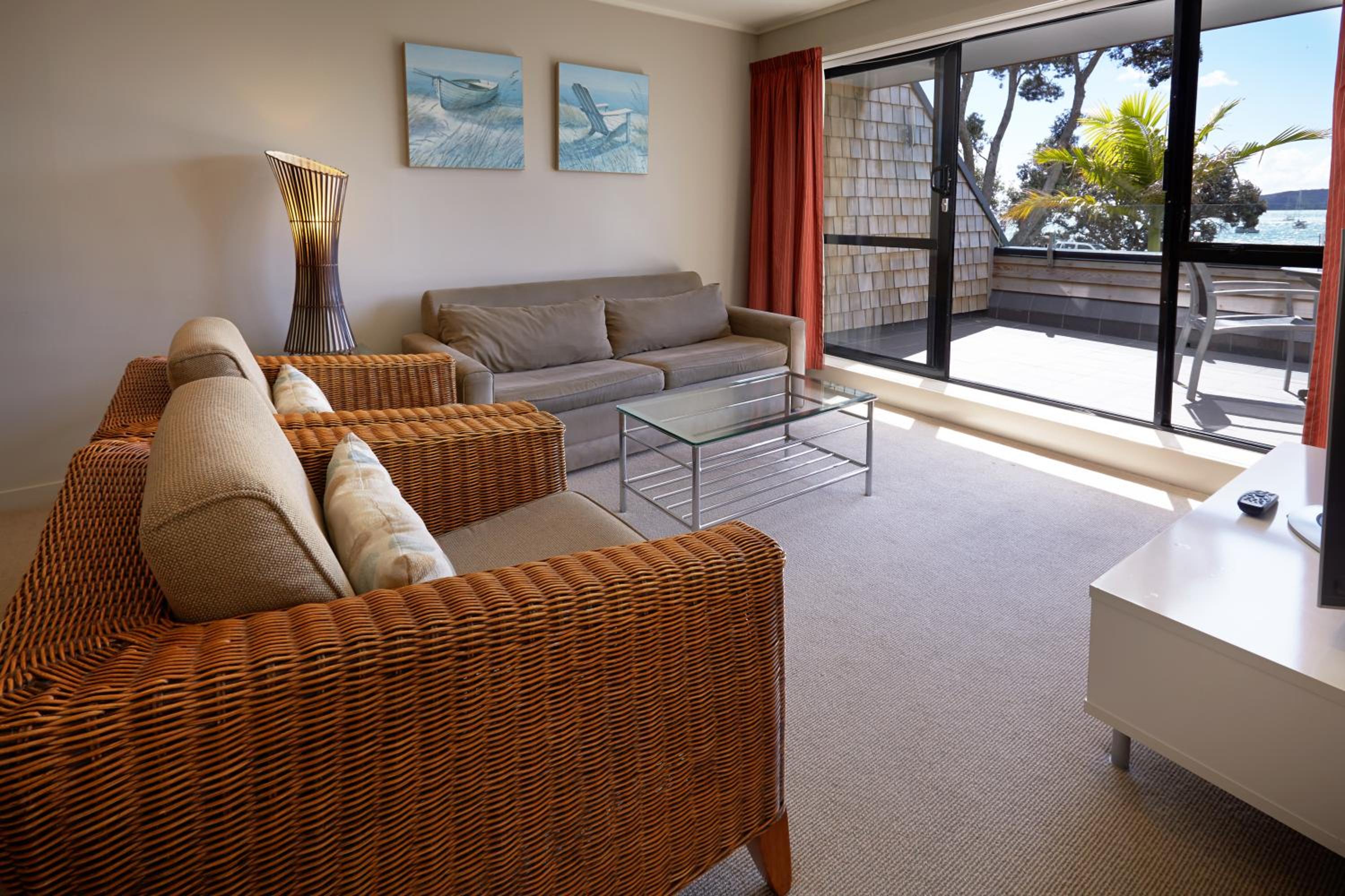 Two-Bedroom Apartment with Sea View - Photo 4