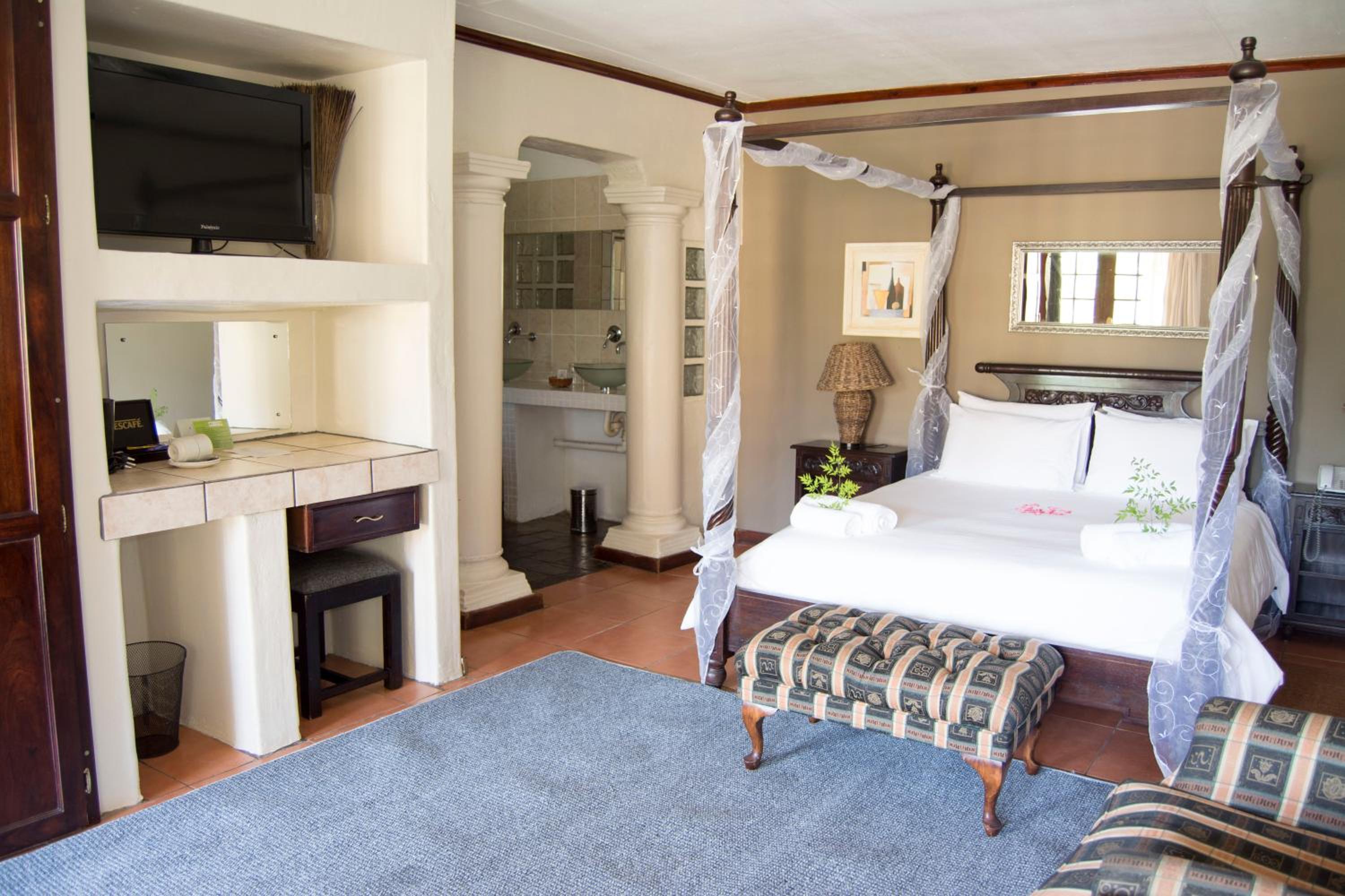 Deluxe Queen Room - Photo 7