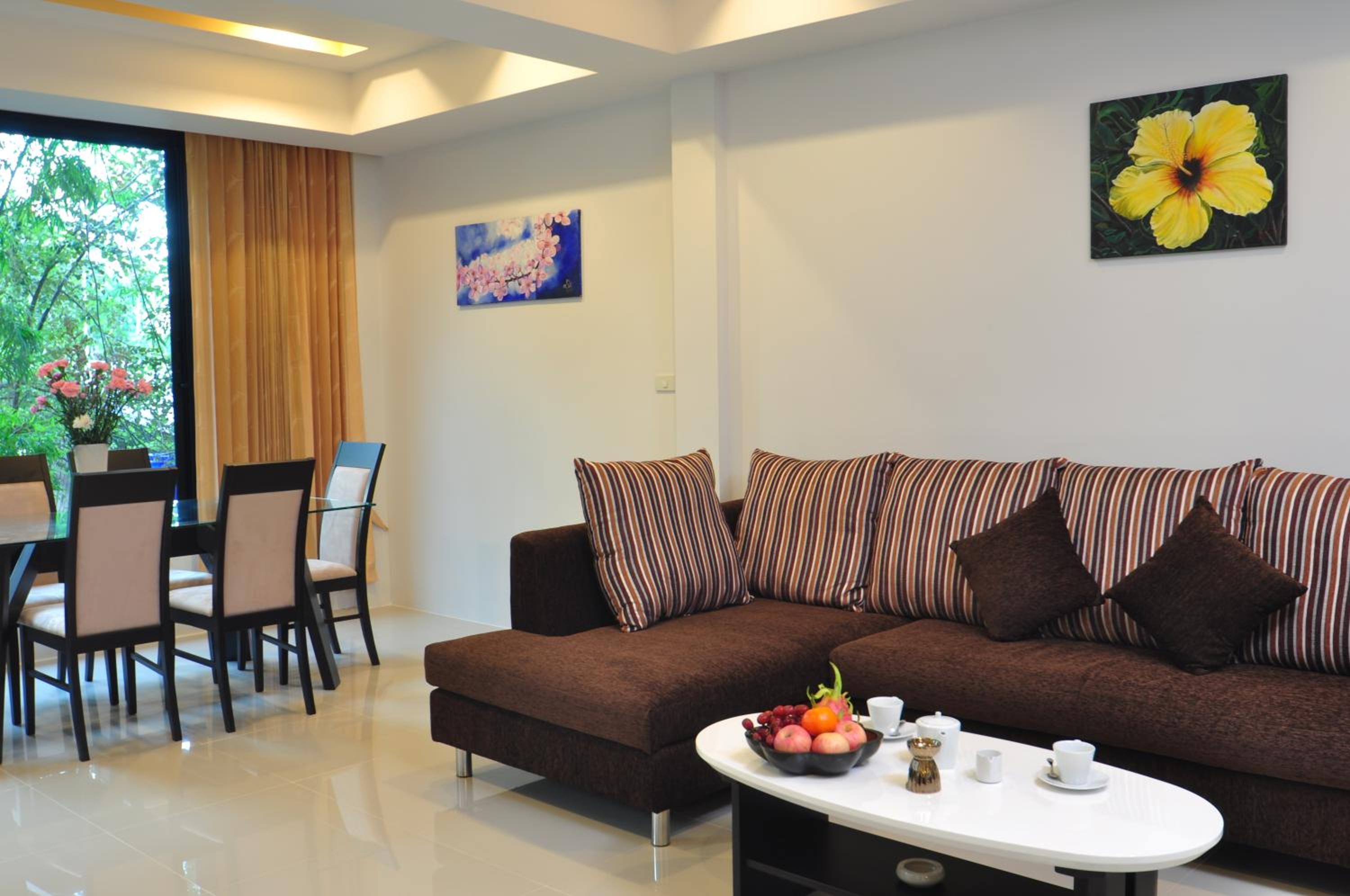 Suite - Photo 3
