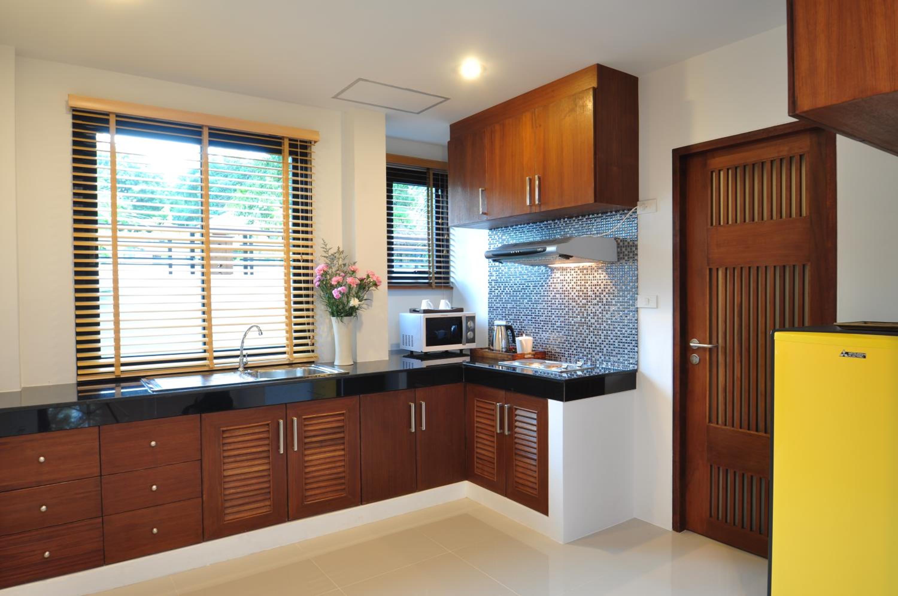 Suite - Photo 9