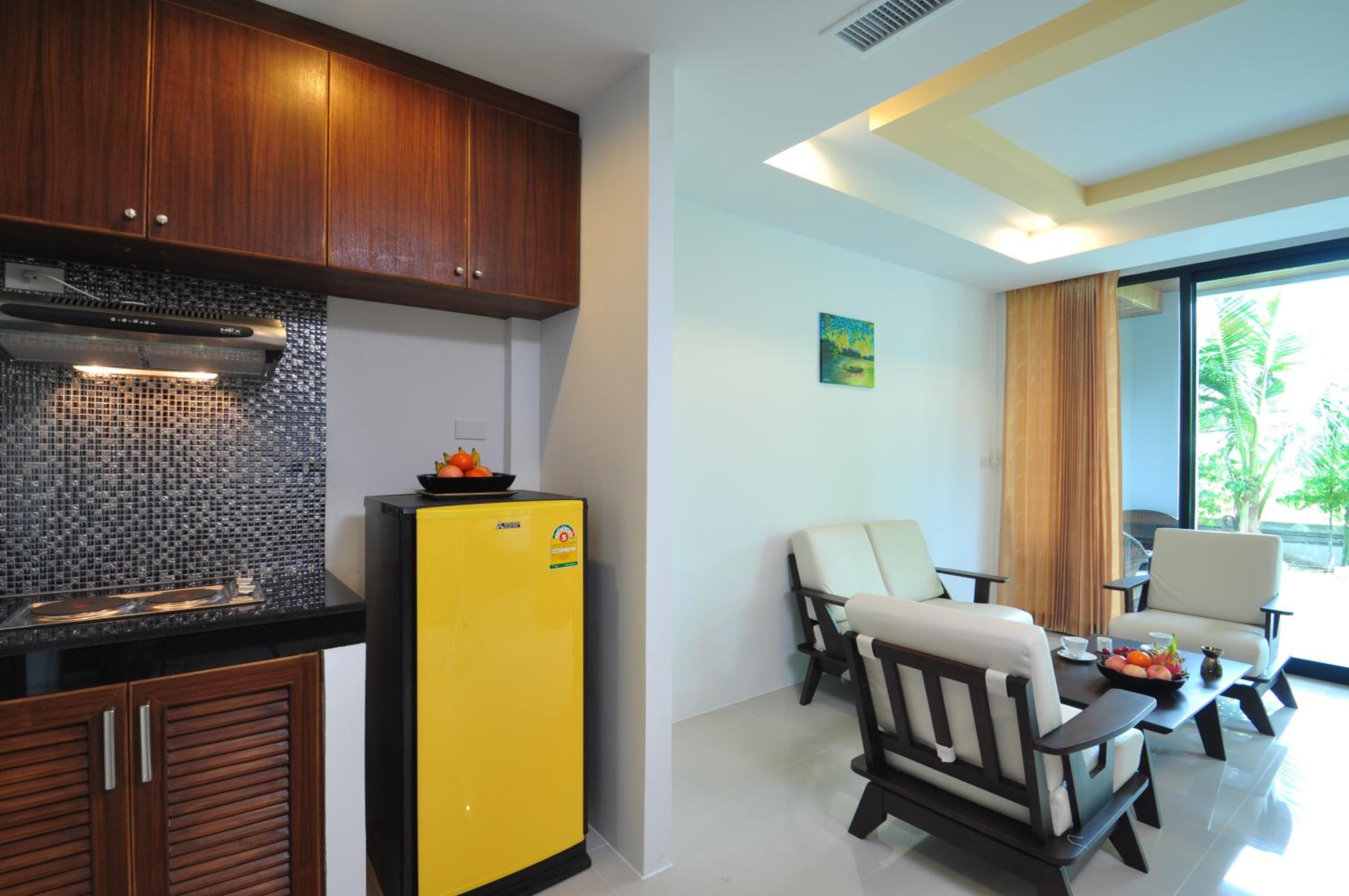 Deluxe Queen Suite - Photo 1