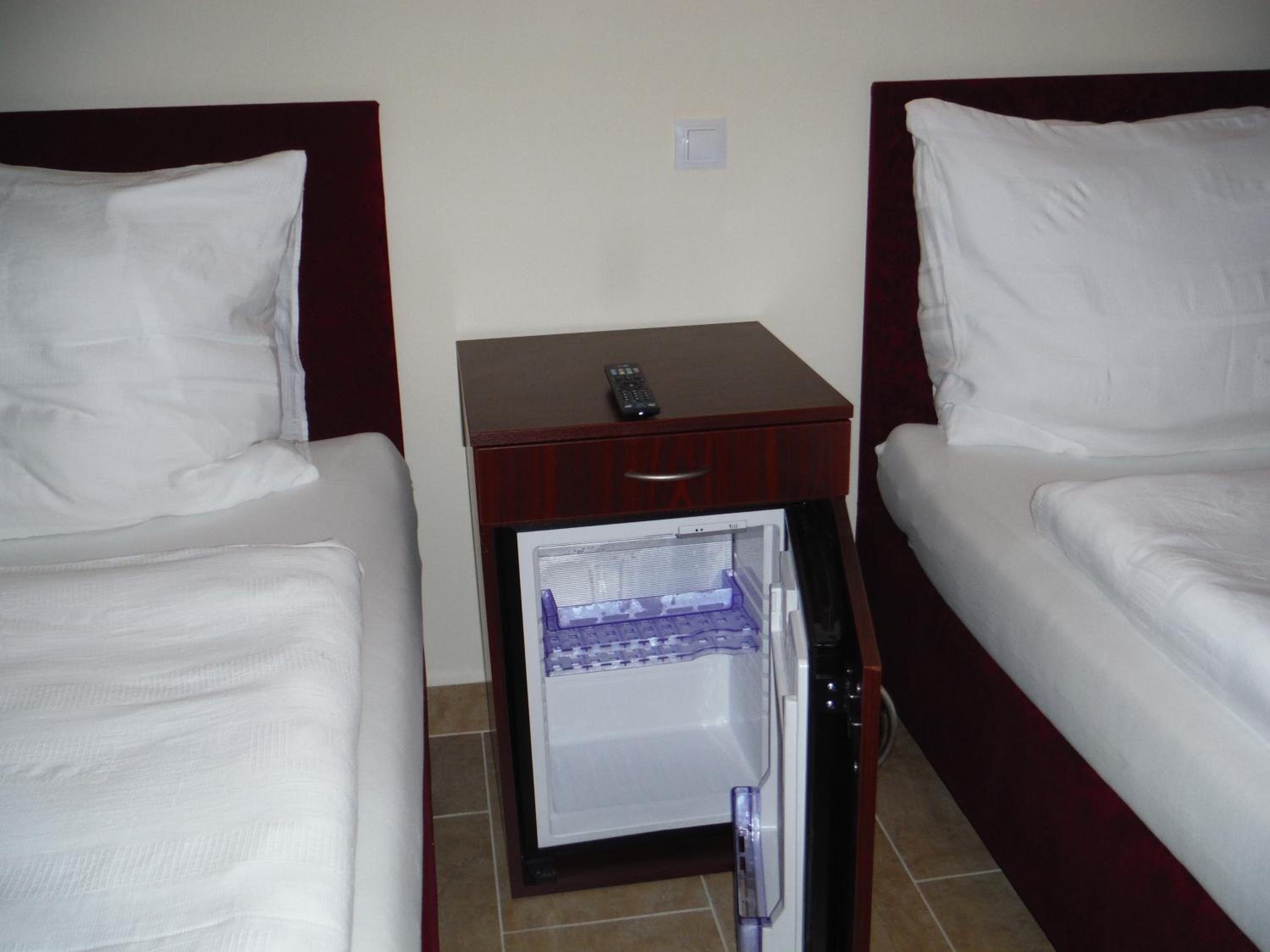 Twin Room with Balcony - Photo 10