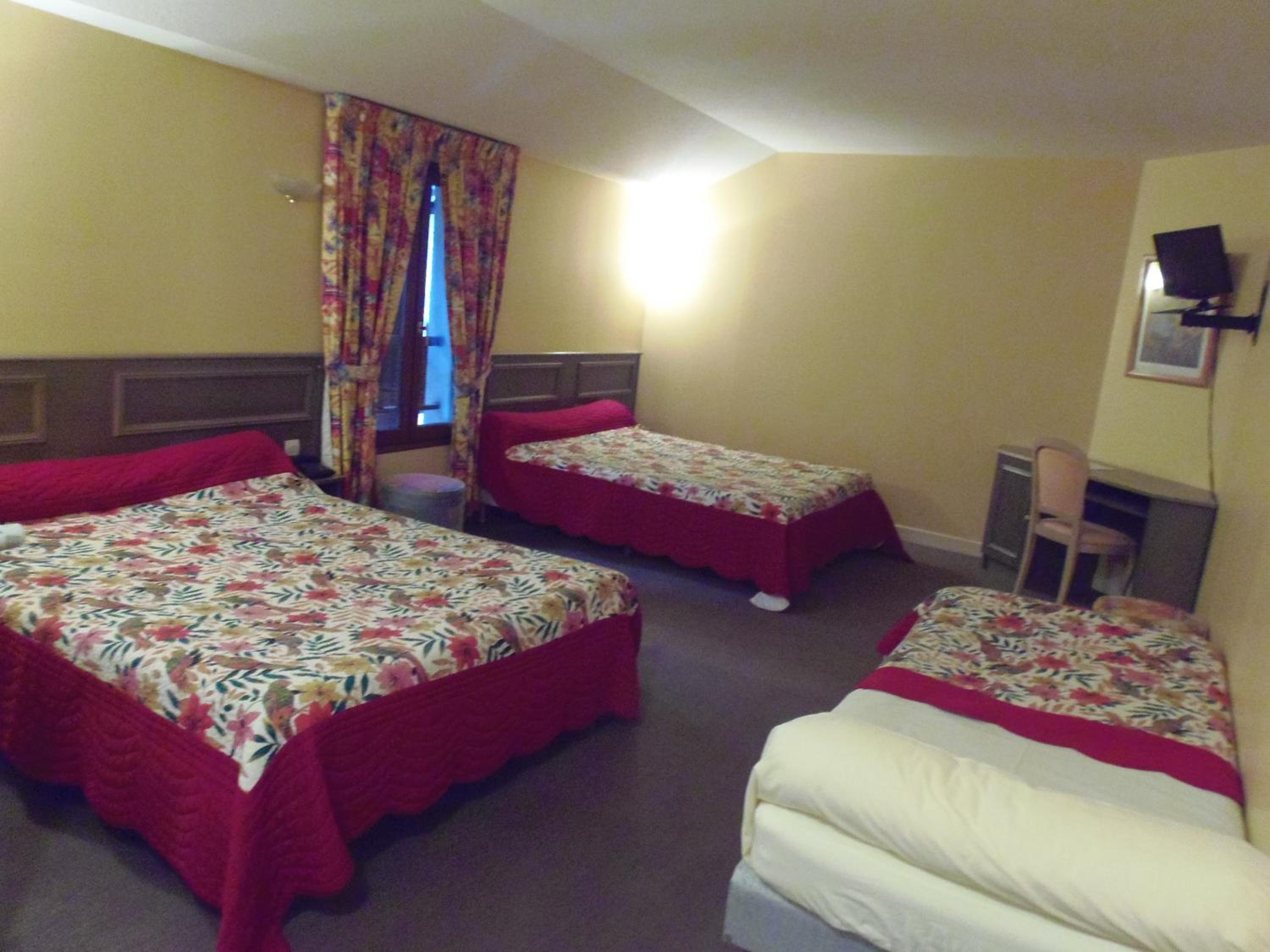 Family Room - Photo 2